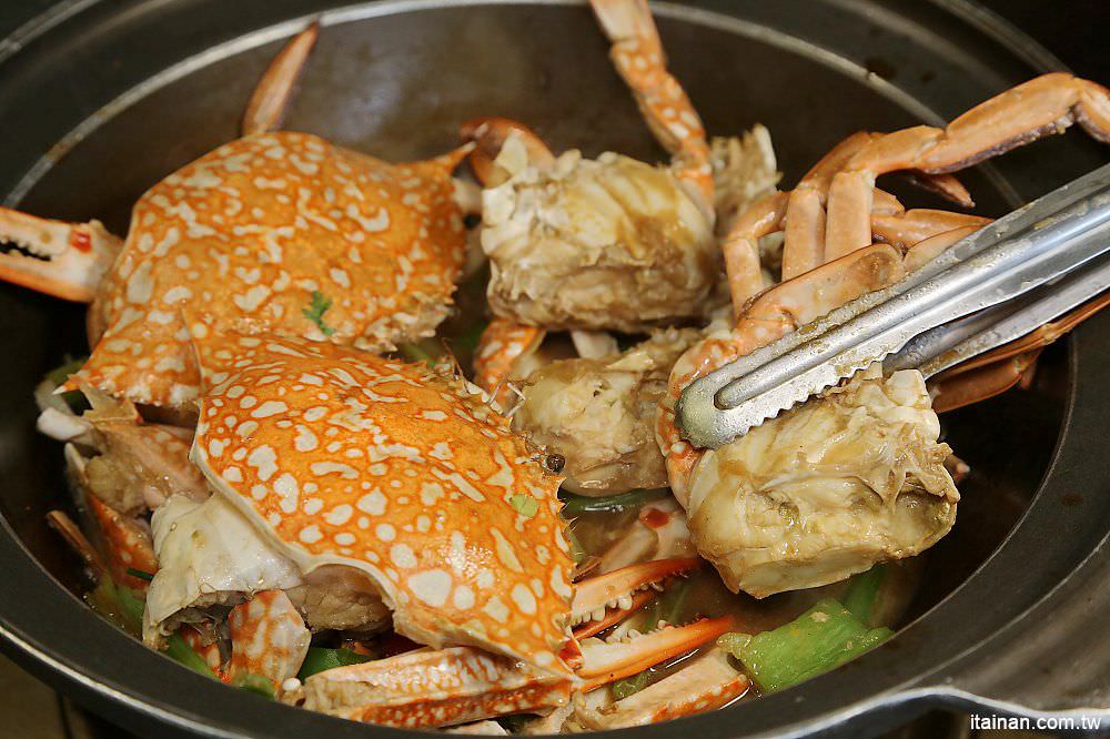 台南火鍋,花雕雞,台南鍋物,螃蟹鍋,廚房有雞