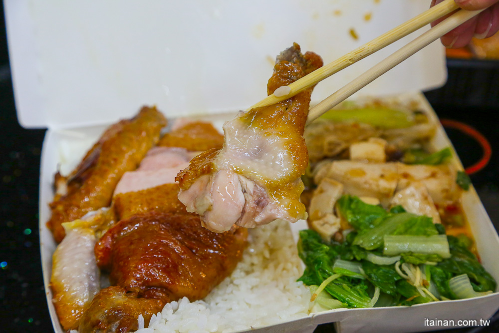 台南便當｜安平超熱門的排隊便當店!好吃份量多的煙燻、白斬土雞肉便當「黃記好吃雞肉」