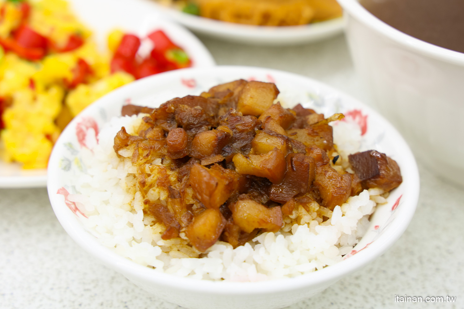 台南東區牛肉湯一條街~隱藏版牛肉湯，在地人推薦低調好滋味!肉好湯鮮，黑金肉燥飯也很厲害「森之牛溫體牛肉火鍋」