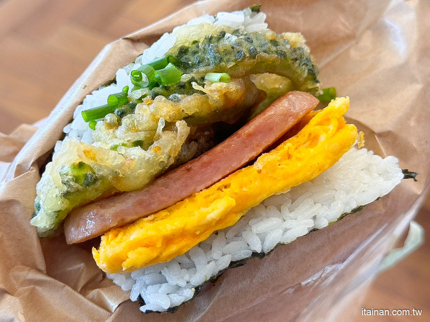 沖繩超人氣排隊美食!沖繩旅遊必吃現點現做豬肉蛋飯糰 「珀塔瑪豬肉蛋飯糰」那霸機場國際線美食區店｜ポーたまpork tamago ｜ポークたまごおにぎり｜沖繩自由行