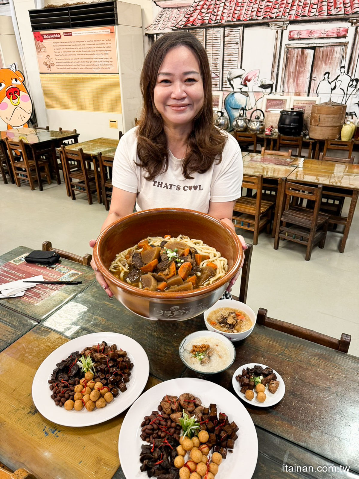 太神奇~工業區居然藏大碗公牛肉麵!全球首間滷味觀光工廠~免門票，適合親子的復古無料景點!得意中華「台灣滷味博物館」高雄旅遊景點