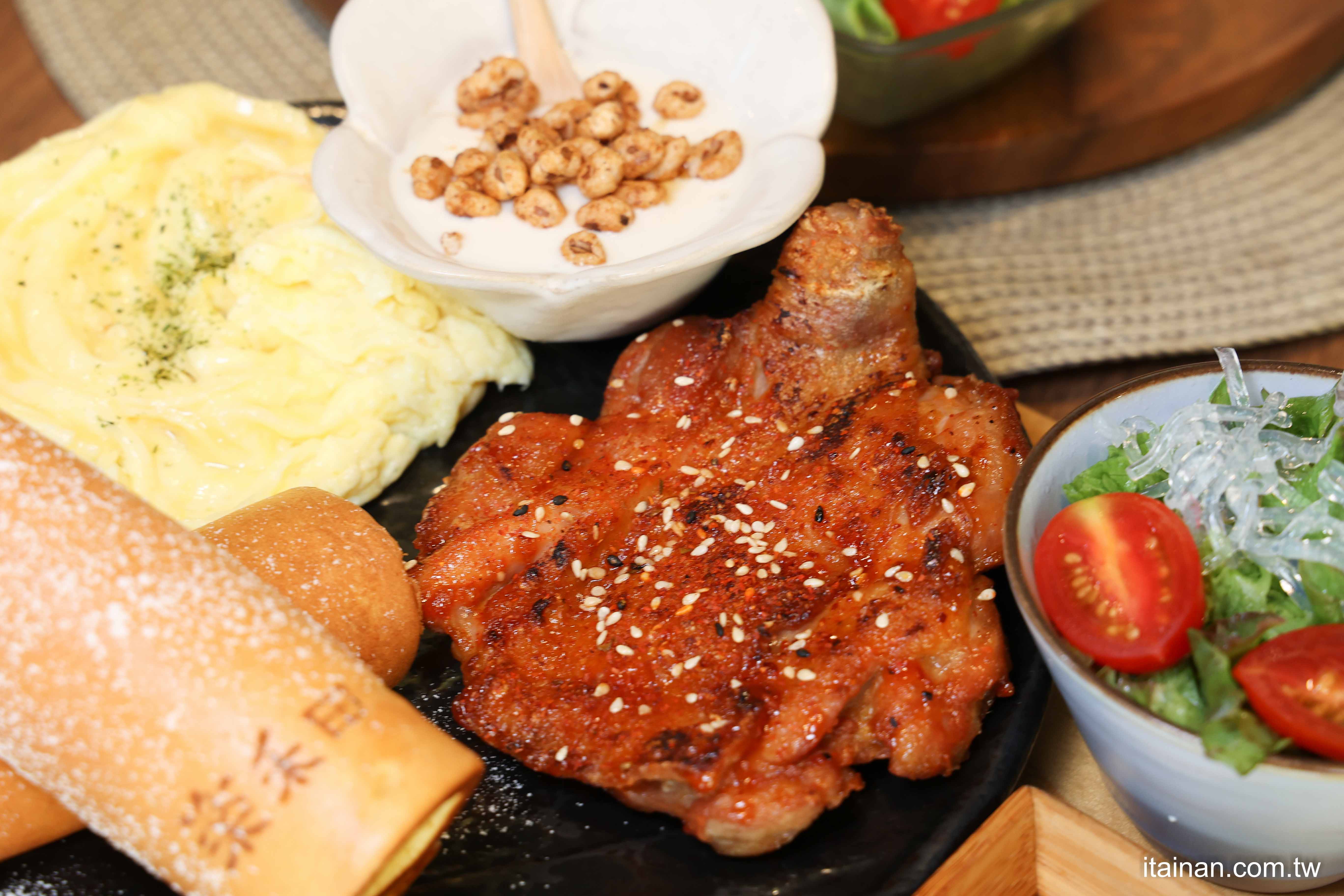 台南美食．台南北區｜日式飯糰控必朝聖~日系風質感朝食!能讓你吃得飽的高CP全日早午餐，現做鬆餅超綿密「樂禾田早午餐.日夕食」台南早午餐推薦、下午茶