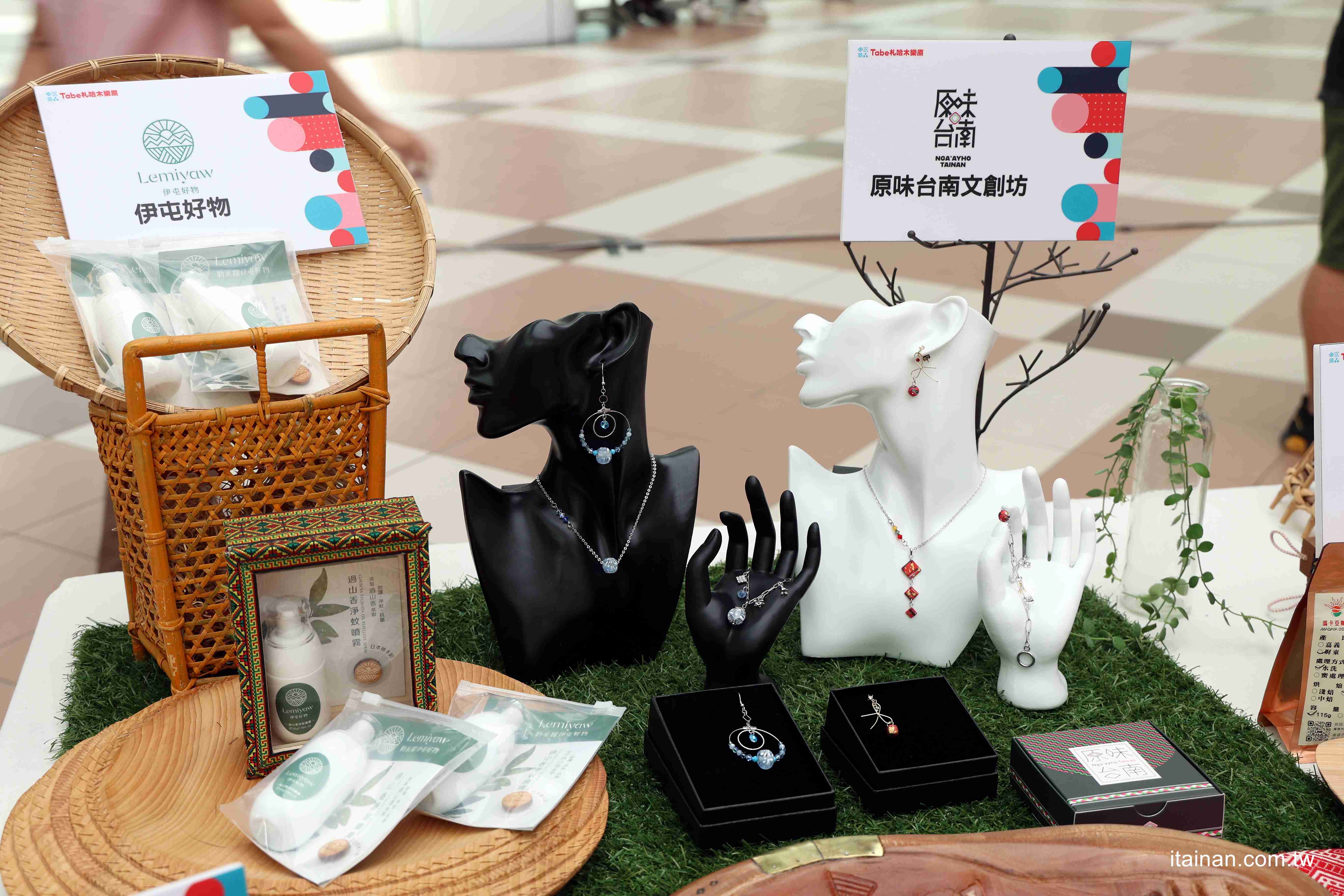 都會區飄濃濃原民特色「Tabe札哈木樂原」13家品牌新品搶先看!集結美食、文創、美妝的原民特色品牌讓據點更熱鬧! 都會區飄濃濃原民特色「Tabe札哈木樂原」13家品牌新品搶先看!集結美食、文創、美妝的原民特色品牌讓據點更熱鬧!