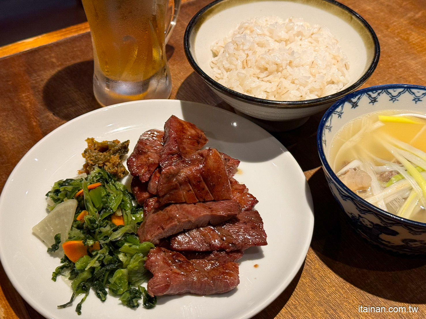 大阪美食｜大阪必吃神級美味!直火炭烤厚牛舌「牛たん炭火焼 吉次心齋橋店」大阪心齋橋美食｜有中文菜單｜大阪自由行｜心齋橋駅｜ 吉次．牛舌炭火燒心齋橋店