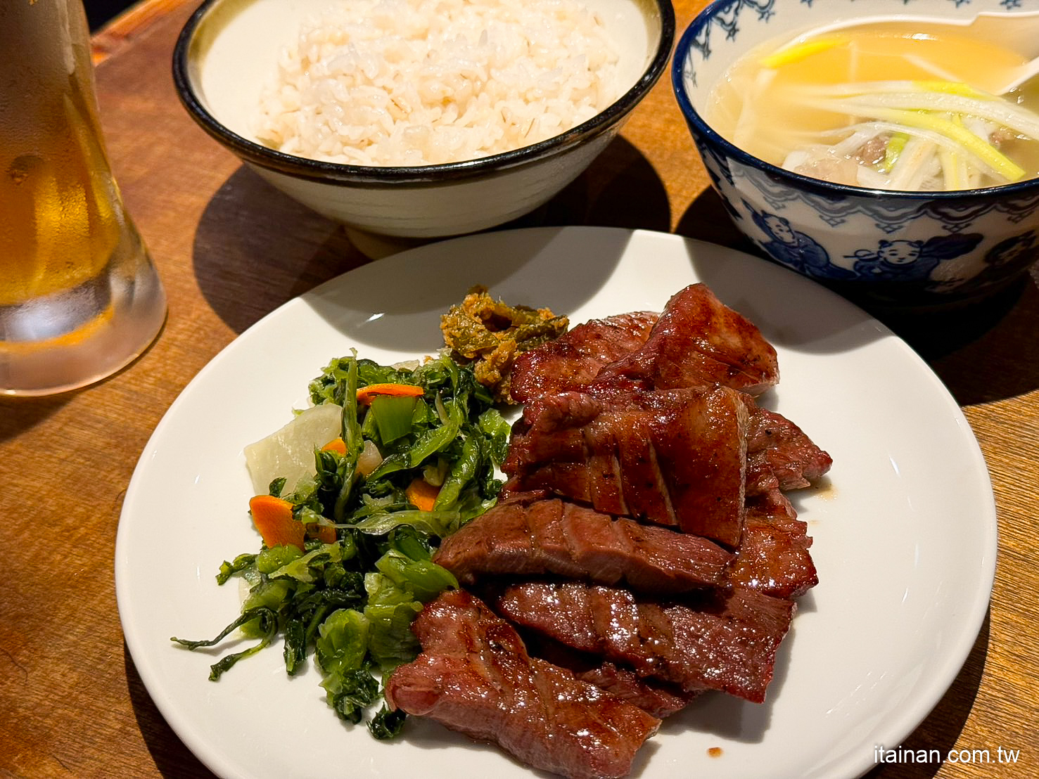 大阪美食｜大阪必吃神級美味!直火炭烤厚牛舌「牛たん炭火焼 吉次心齋橋店」大阪心齋橋美食｜有中文菜單｜大阪自由行｜心齋橋駅｜ 吉次．牛舌炭火燒心齋橋店