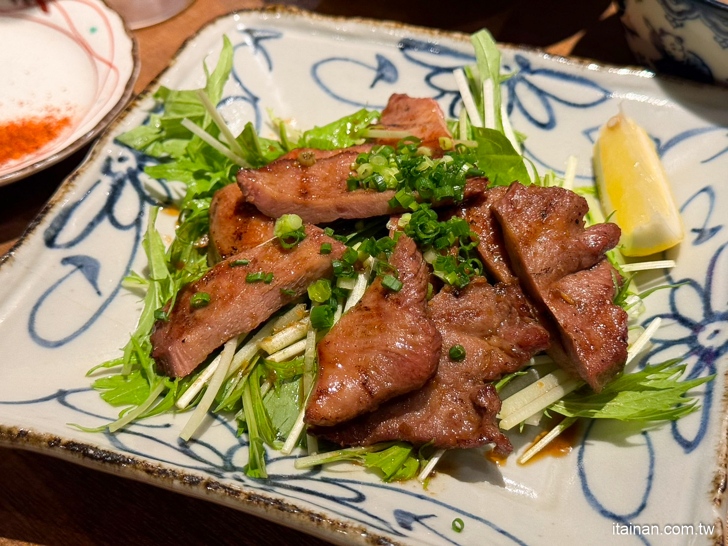 大阪美食｜大阪必吃神級美味!直火炭烤厚牛舌「牛たん炭火焼 吉次心齋橋店」大阪心齋橋美食｜有中文菜單｜大阪自由行｜心齋橋駅｜ 吉次．牛舌炭火燒心齋橋店