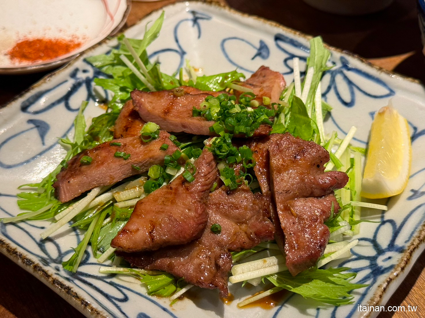 大阪美食｜大阪必吃神級美味!直火炭烤厚牛舌「牛たん炭火焼 吉次心齋橋店」大阪心齋橋美食｜有中文菜單｜大阪自由行｜心齋橋駅｜ 吉次．牛舌炭火燒心齋橋店