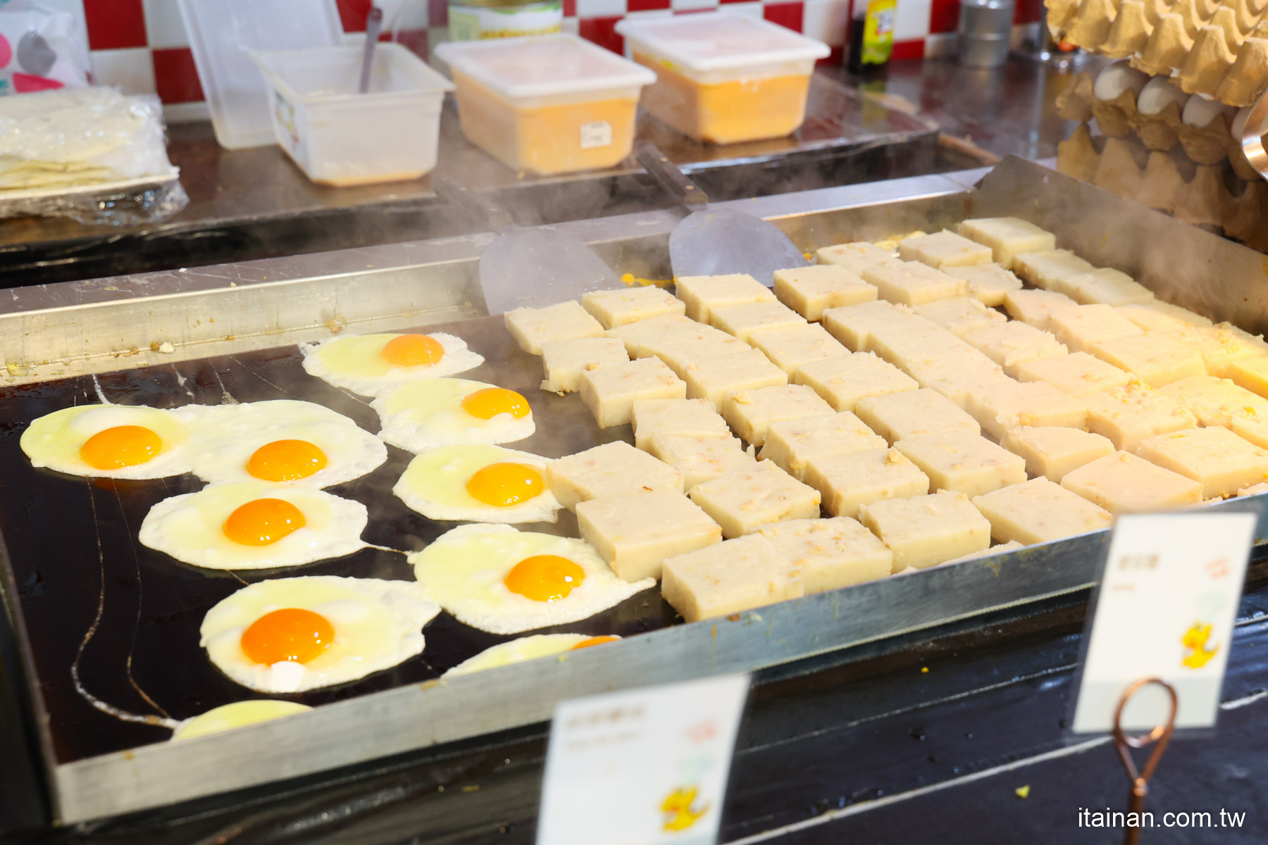 桃園．住宿｜桃園親子渡假飯店!房間就有美人湯、1500坪水療設施、超大親子館、賽車道 、攀岩、球池等，不出飯店也能玩一整天!早餐吃鴨肉麵、鮮肉餛飩湯!「南方莊園渡假飯店」