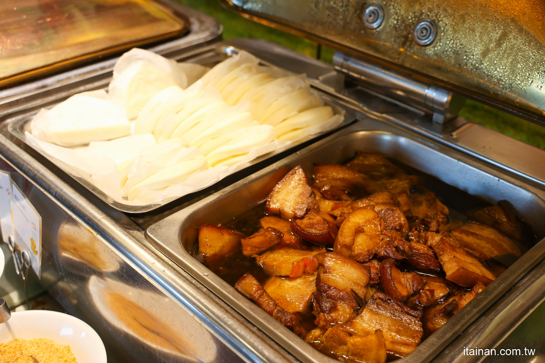 桃園．住宿｜桃園親子渡假飯店!房間就有美人湯、1500坪水療設施、超大親子館、賽車道 、攀岩、球池等，不出飯店也能玩一整天!早餐吃鴨肉麵、鮮肉餛飩湯!「南方莊園渡假飯店」