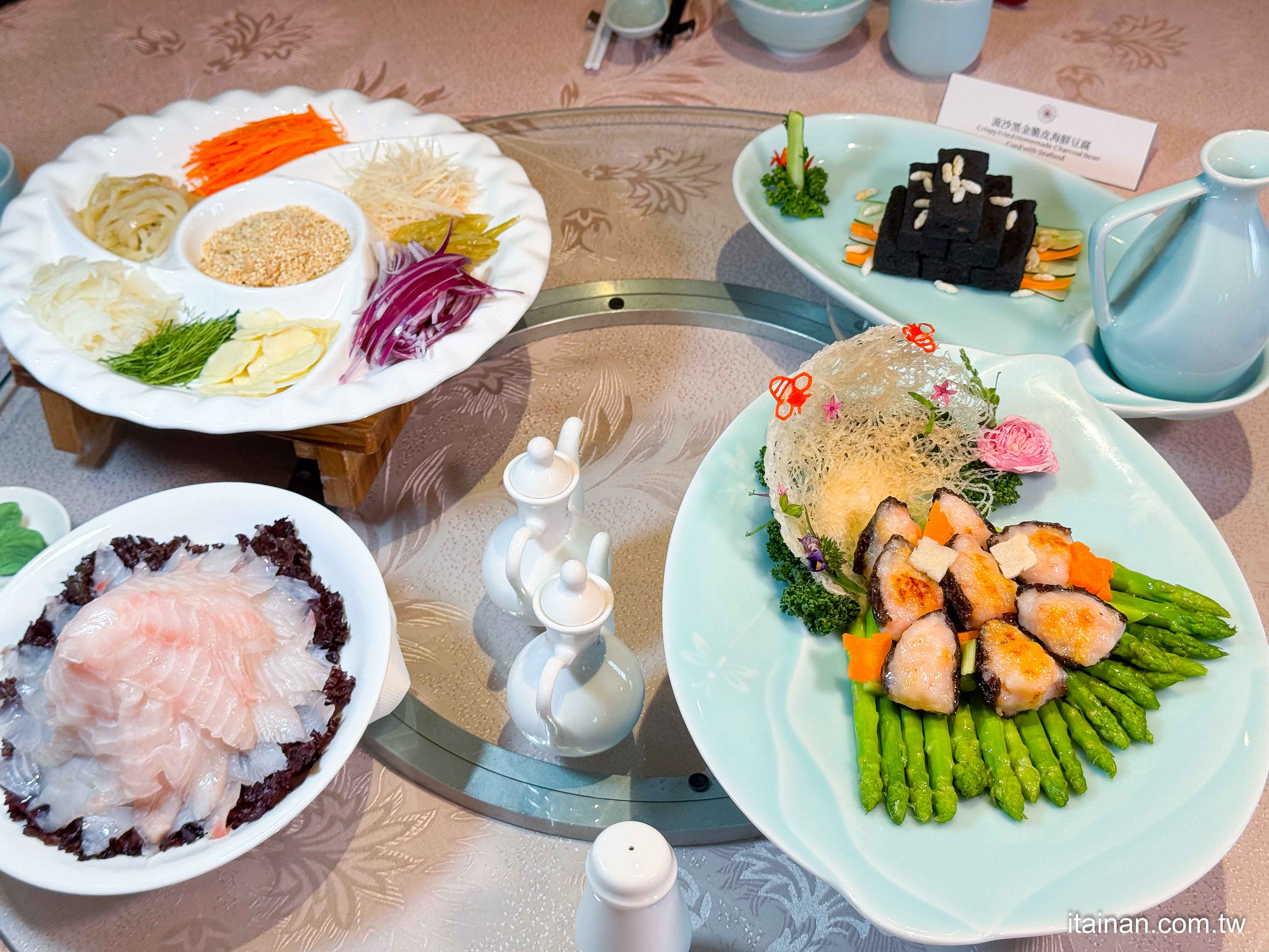 搭郵輪去旅行每天都被大海跟美食療癒~「舌尖上的郵輪」麗星郵輪探索星號必吃餐廳全攻略!超熱門桌邊秀鐵板燒、烤鴨兩吃沒預約吃不到