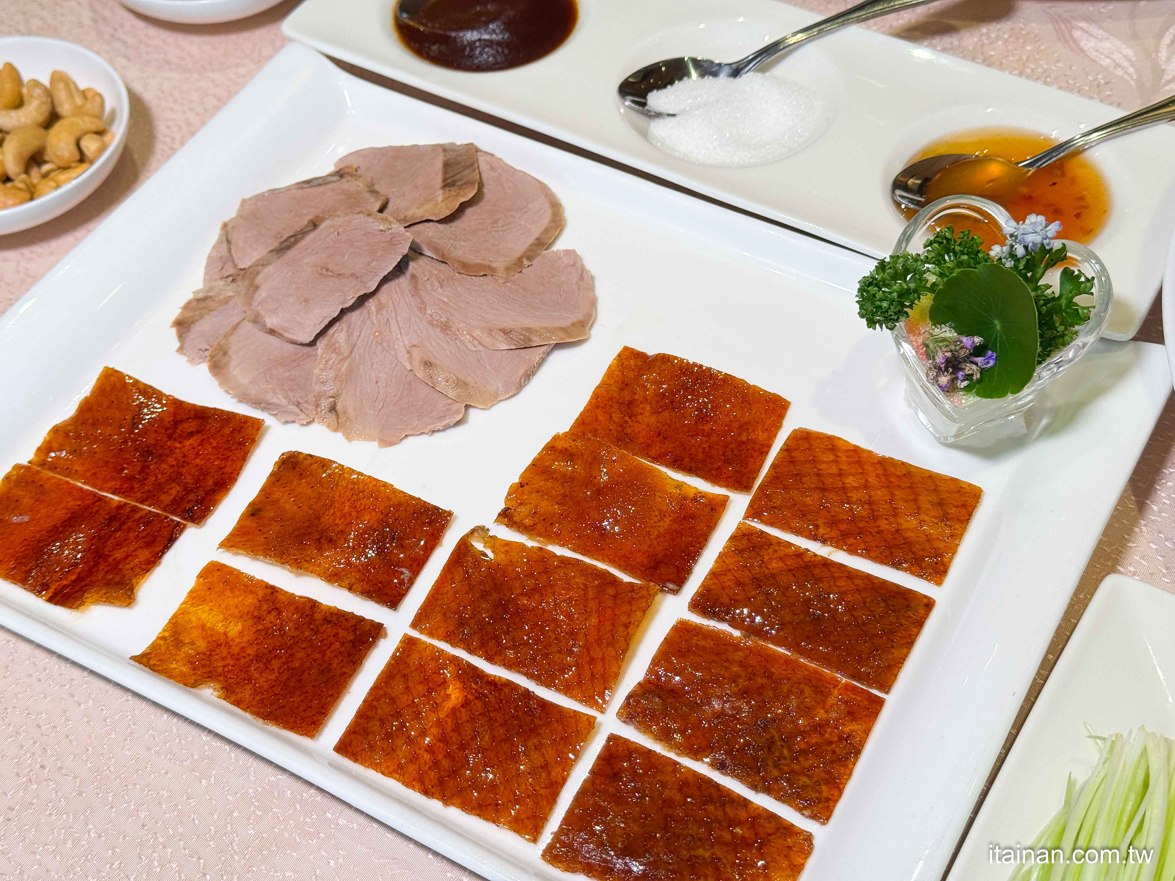 搭郵輪去旅行每天都被大海跟美食療癒~「舌尖上的郵輪」麗星郵輪探索星號必吃餐廳全攻略!超熱門桌邊秀鐵板燒、烤鴨兩吃沒預約吃不到