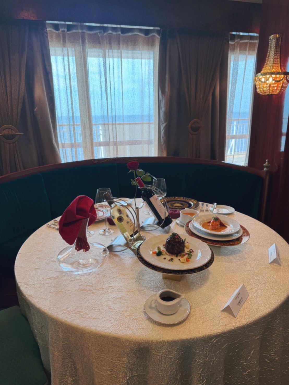 搭郵輪去旅行每天都被大海跟美食療癒~「舌尖上的郵輪」麗星郵輪探索星號必吃餐廳全攻略!超熱門桌邊秀鐵板燒、烤鴨兩吃沒預約吃不到