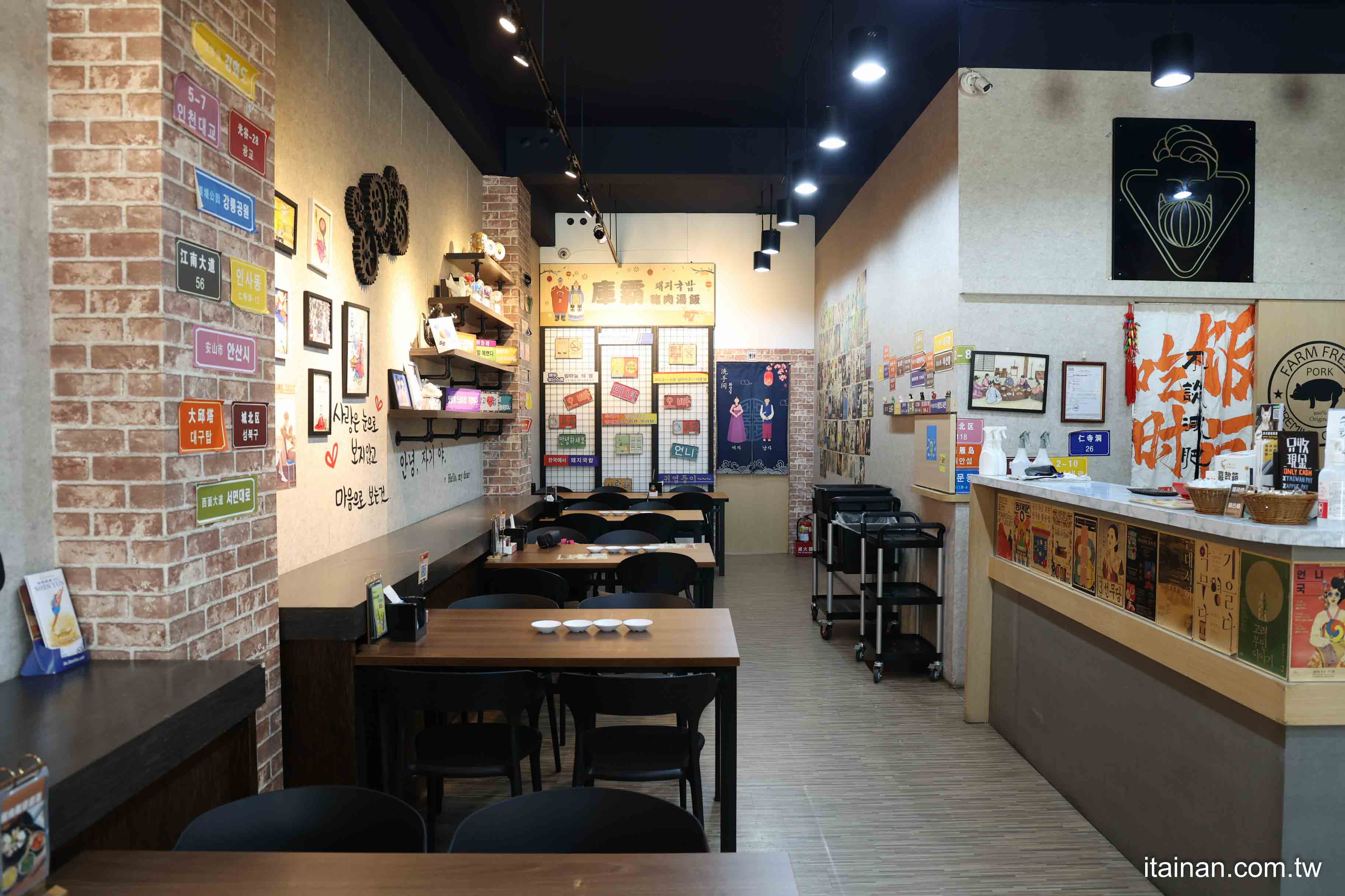 不用飛韓國~台南也能吃到道地韓式豬肉湯飯、馬鈴薯龍骨湯、DIY拳頭飯，小菜無限享用，免費提供寵物餐與兒童餐!「庫霸豬肉湯飯」｜台南安平美食｜寵物友善｜平價韓式料理