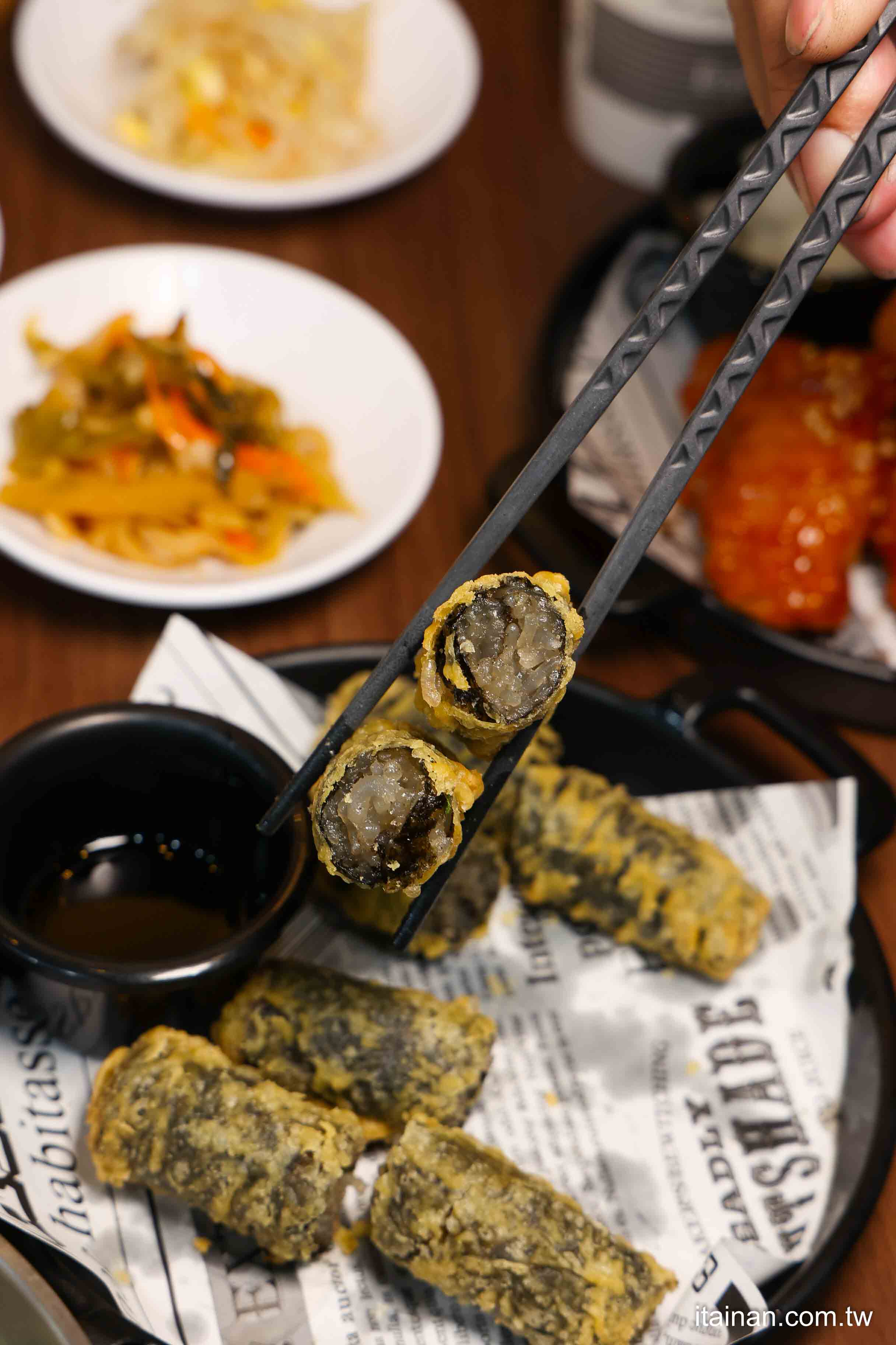 不用飛韓國~台南也能吃到道地韓式豬肉湯飯、馬鈴薯龍骨湯、DIY拳頭飯，小菜無限享用，免費提供寵物餐與兒童餐!「庫霸豬肉湯飯」｜台南安平美食｜寵物友善｜平價韓式料理