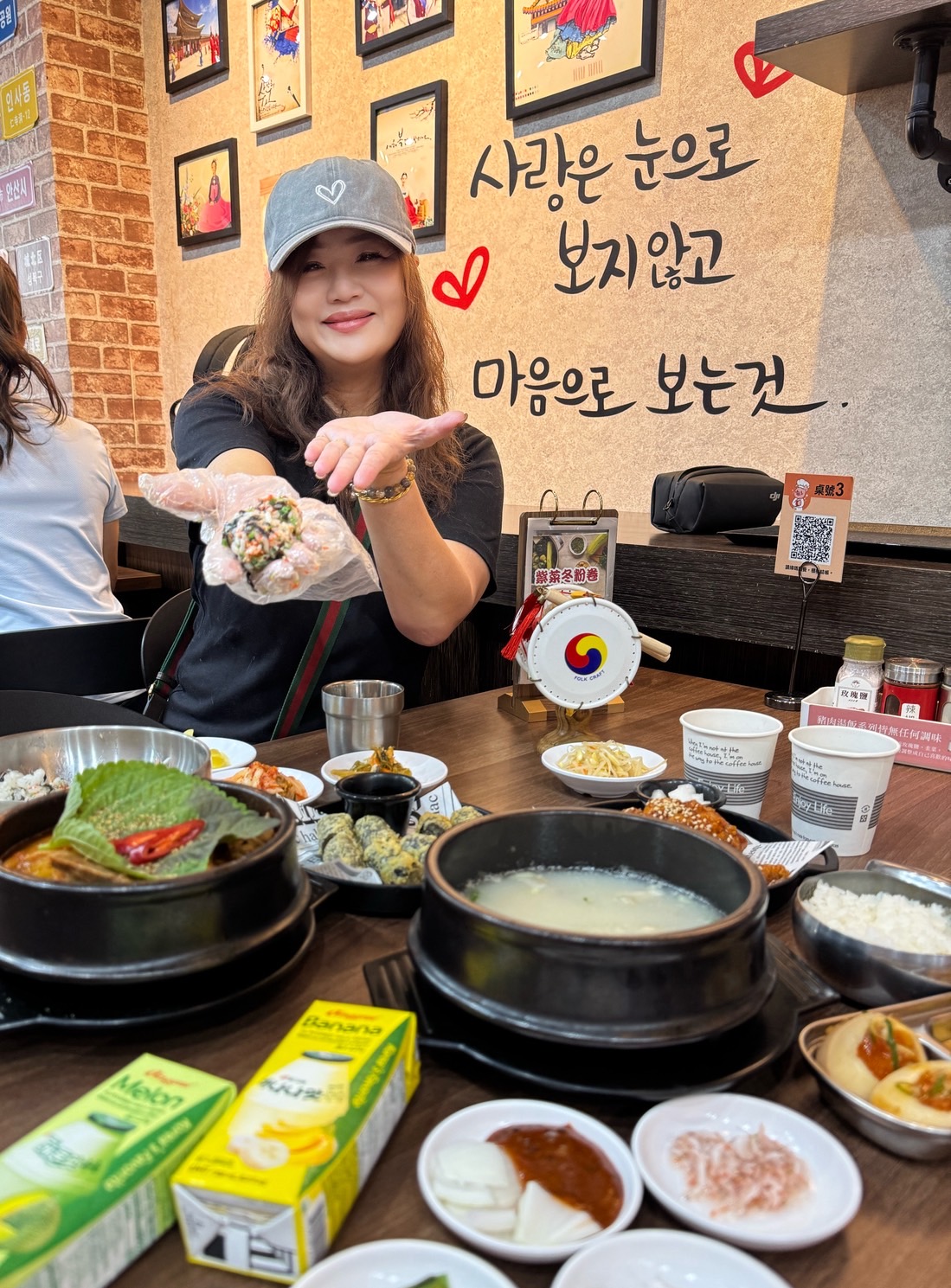 不用飛韓國~台南也能吃到道地韓式豬肉湯飯、馬鈴薯龍骨湯、DIY拳頭飯，小菜無限享用，免費提供寵物餐與兒童餐!「庫霸豬肉湯飯」｜台南安平美食｜寵物友善｜平價韓式料理