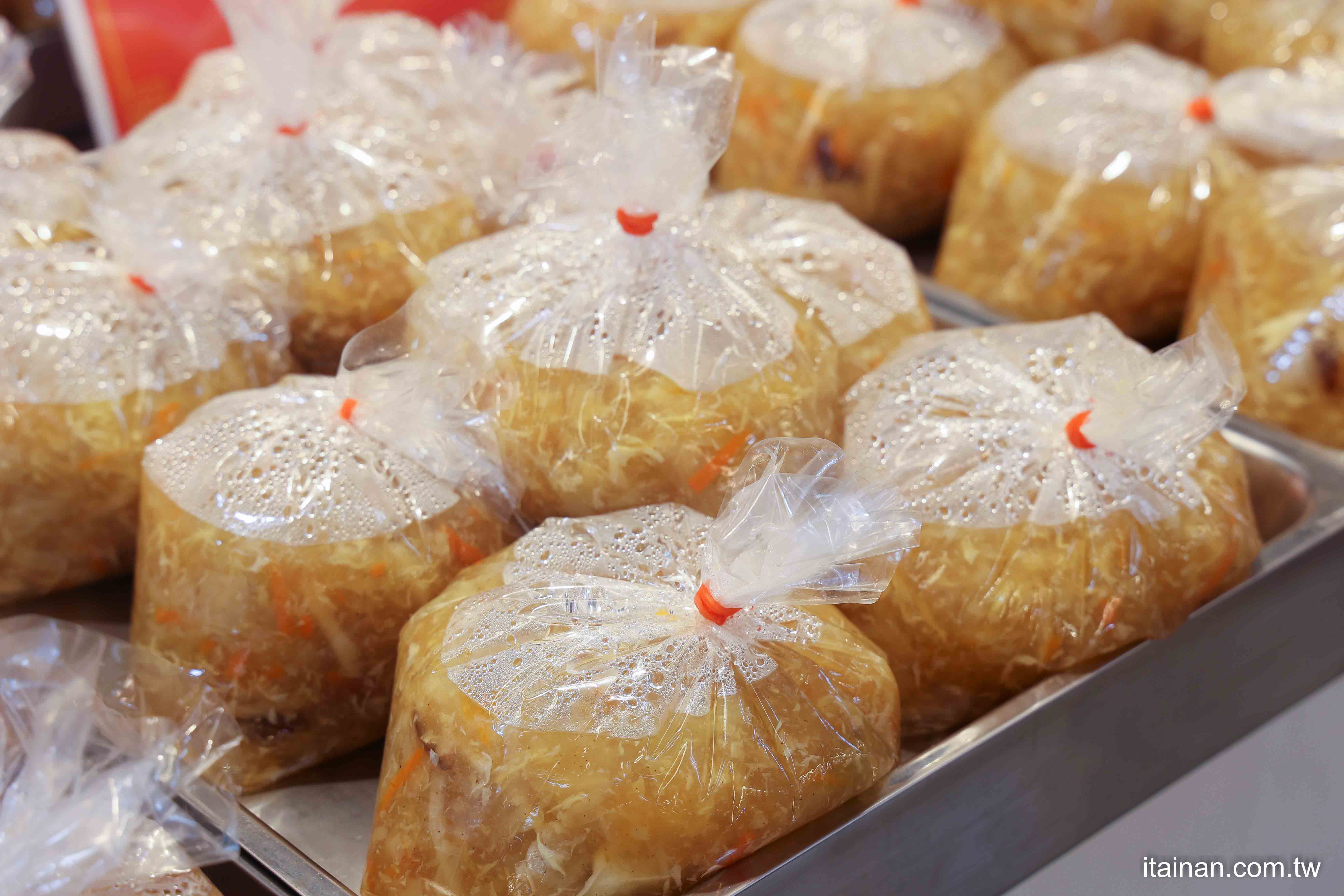 【市場裡的經典滋味】買了就走~崇義黃昏市場的得來速「金福記香菇肉羹」，濃郁不膩，古早味滿分！