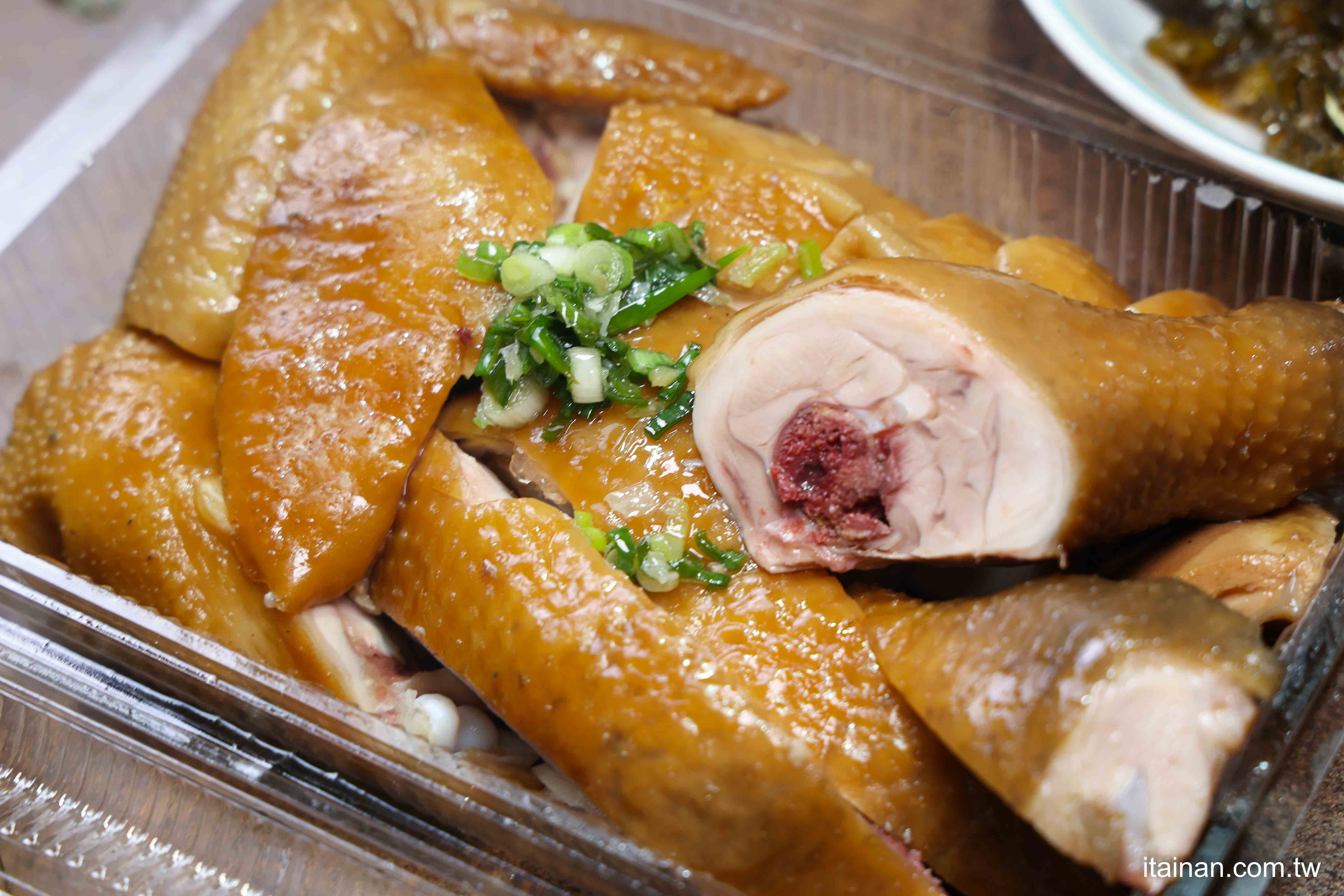 【市場裡的經典滋味】買了就走~崇義黃昏市場的得來速「金福記香菇肉羹」，濃郁不膩，古早味滿分！