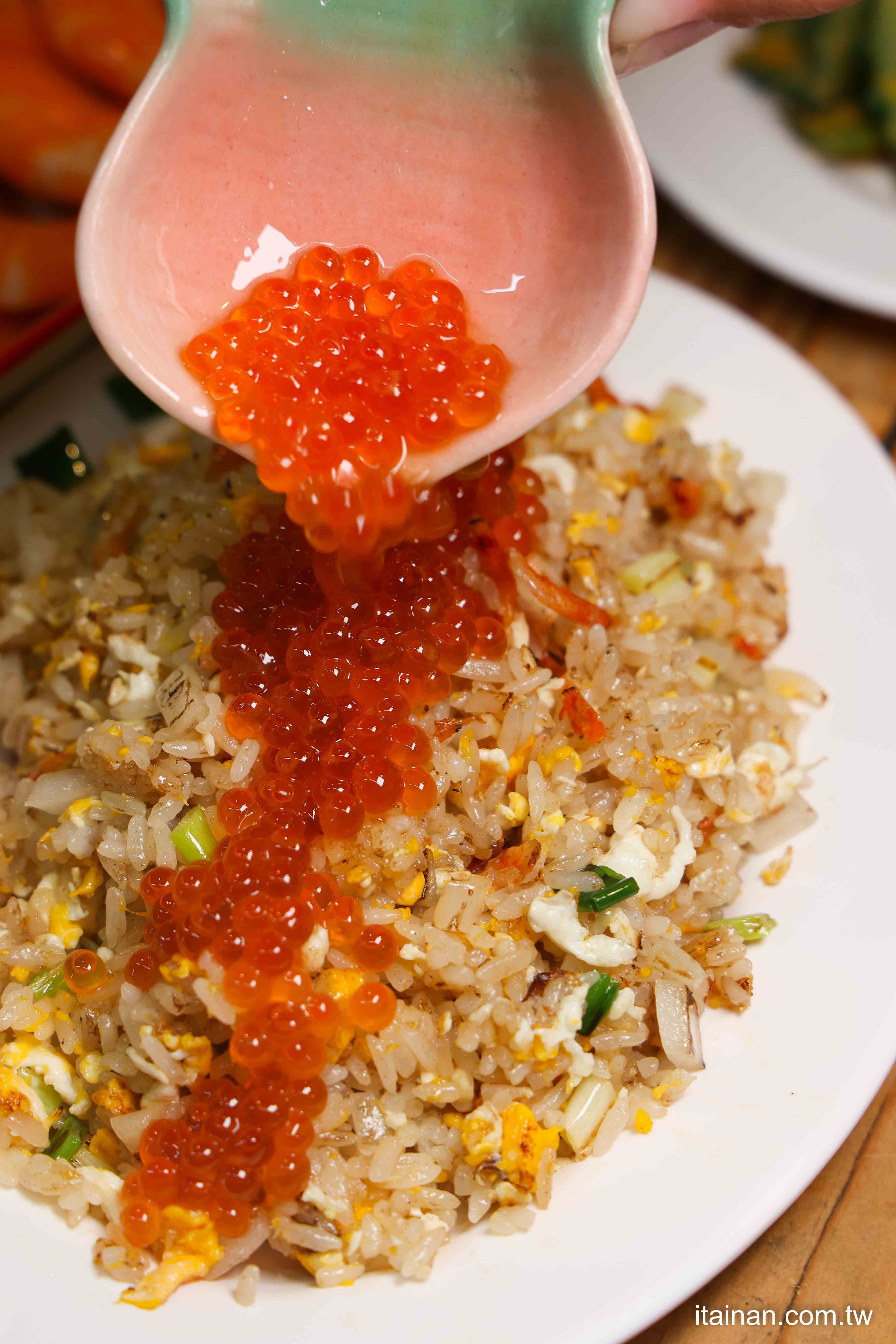 從『好拍』到『好吃』，重拾料理的節奏，讓每一道菜都值得被細細品嚐 ! 「府城騷烤家」台南熱炒串燒推薦｜台南宵夜