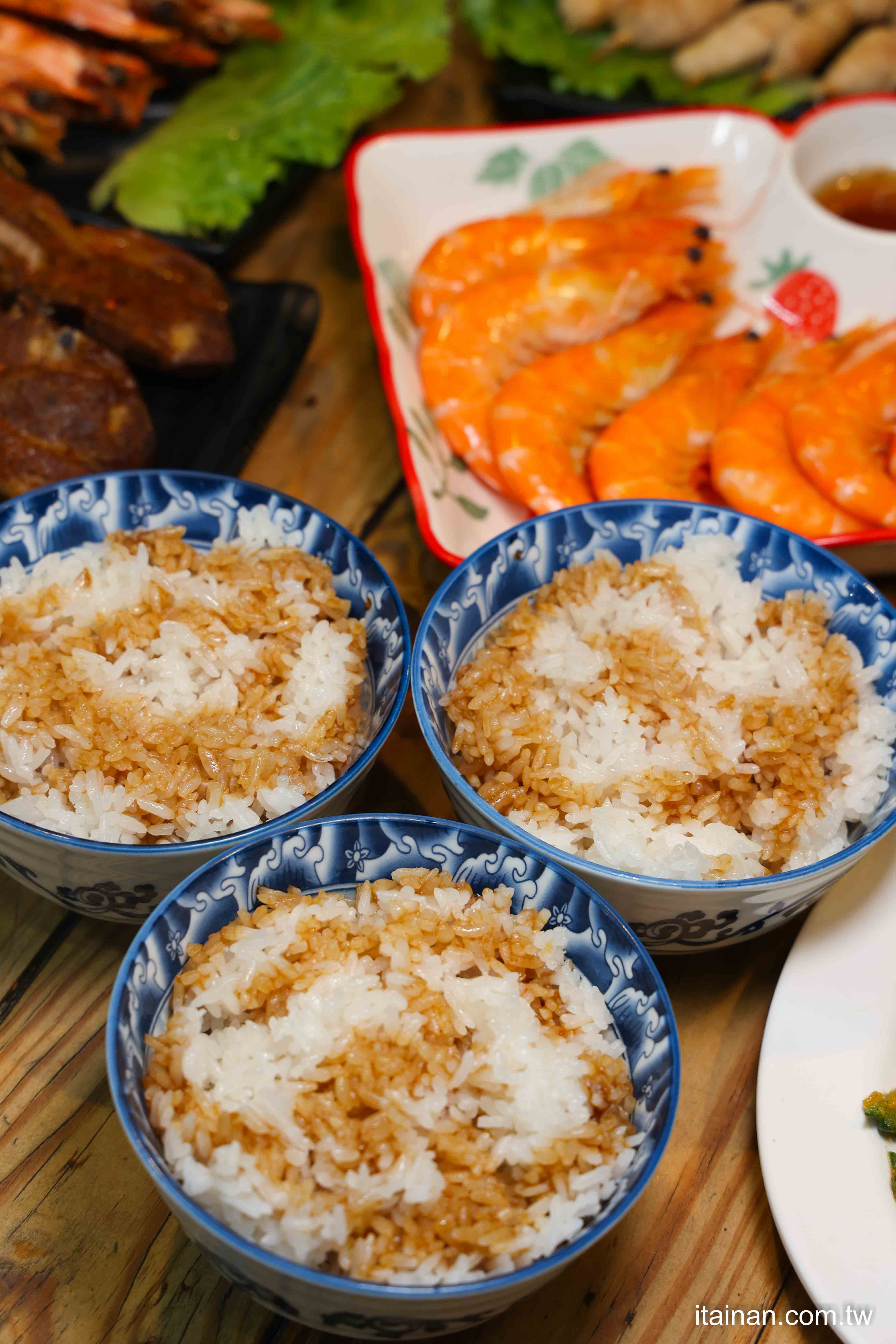 從『好拍』到『好吃』，重拾料理的節奏，讓每一道菜都值得被細細品嚐 ! 「府城騷烤家」台南熱炒串燒推薦｜台南宵夜