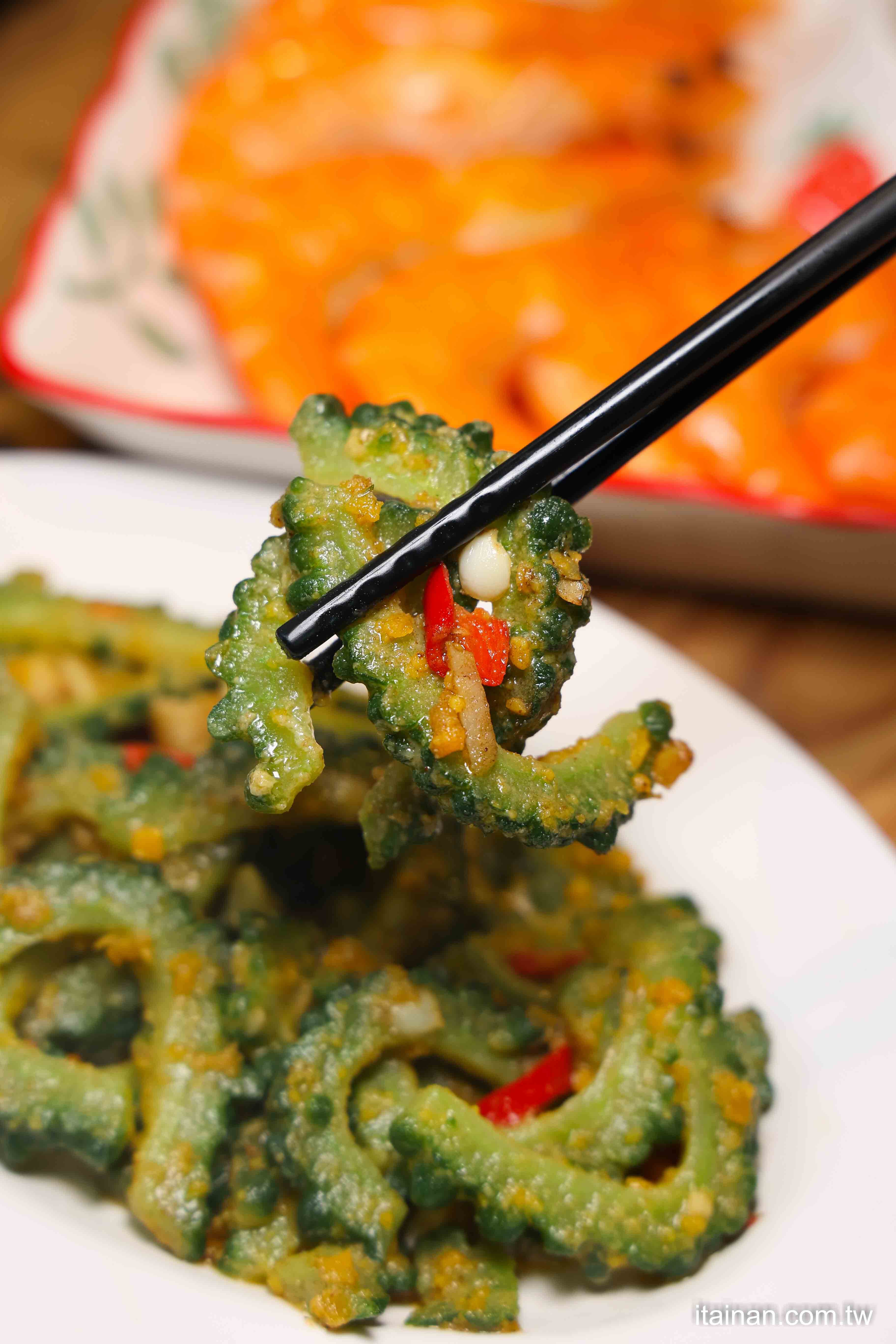 從『好拍』到『好吃』，重拾料理的節奏，讓每一道菜都值得被細細品嚐 ! 「府城騷烤家」台南熱炒串燒推薦｜台南宵夜