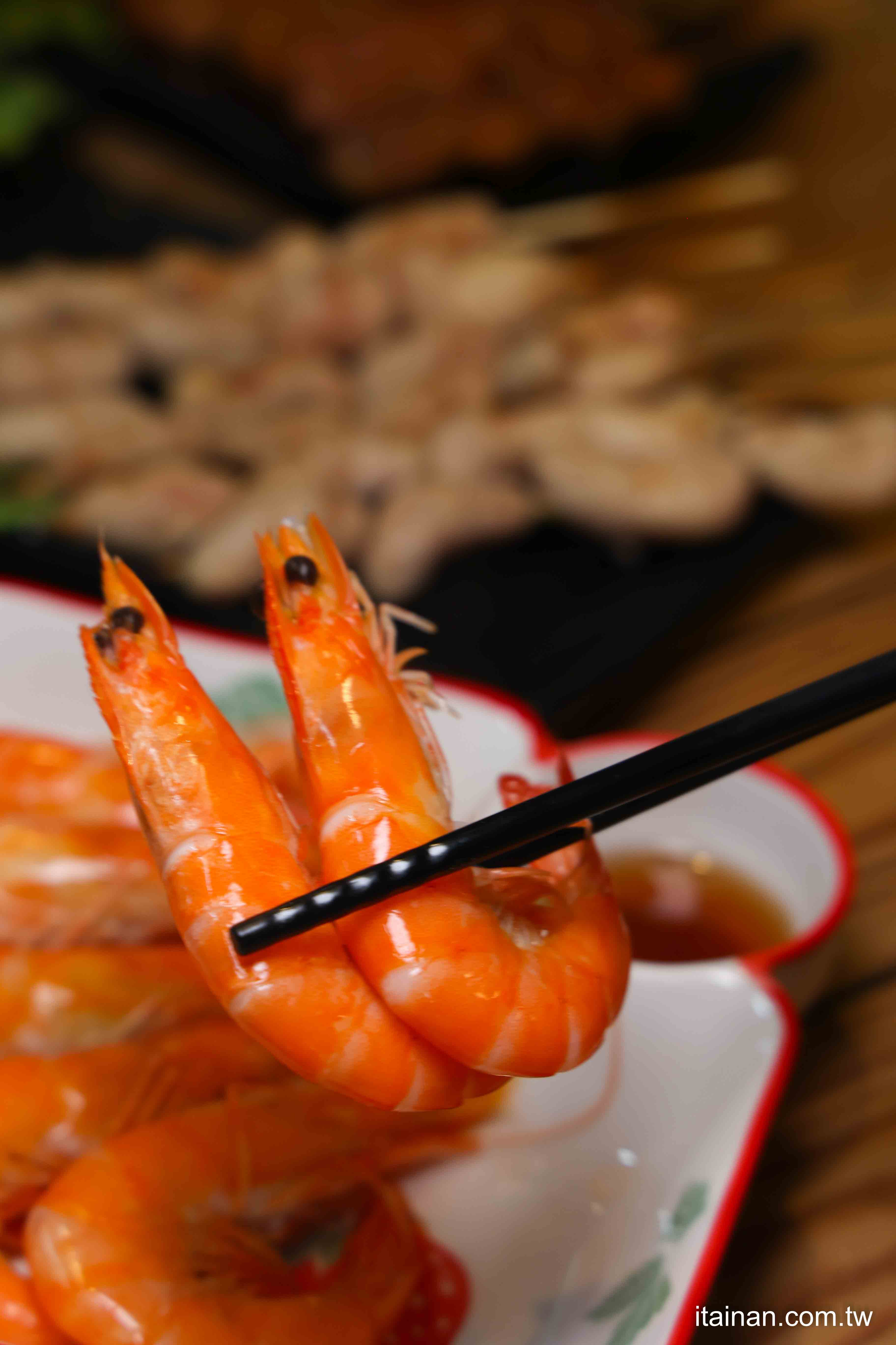 從『好拍』到『好吃』，重拾料理的節奏，讓每一道菜都值得被細細品嚐 ! 「府城騷烤家」台南熱炒串燒推薦｜台南宵夜
