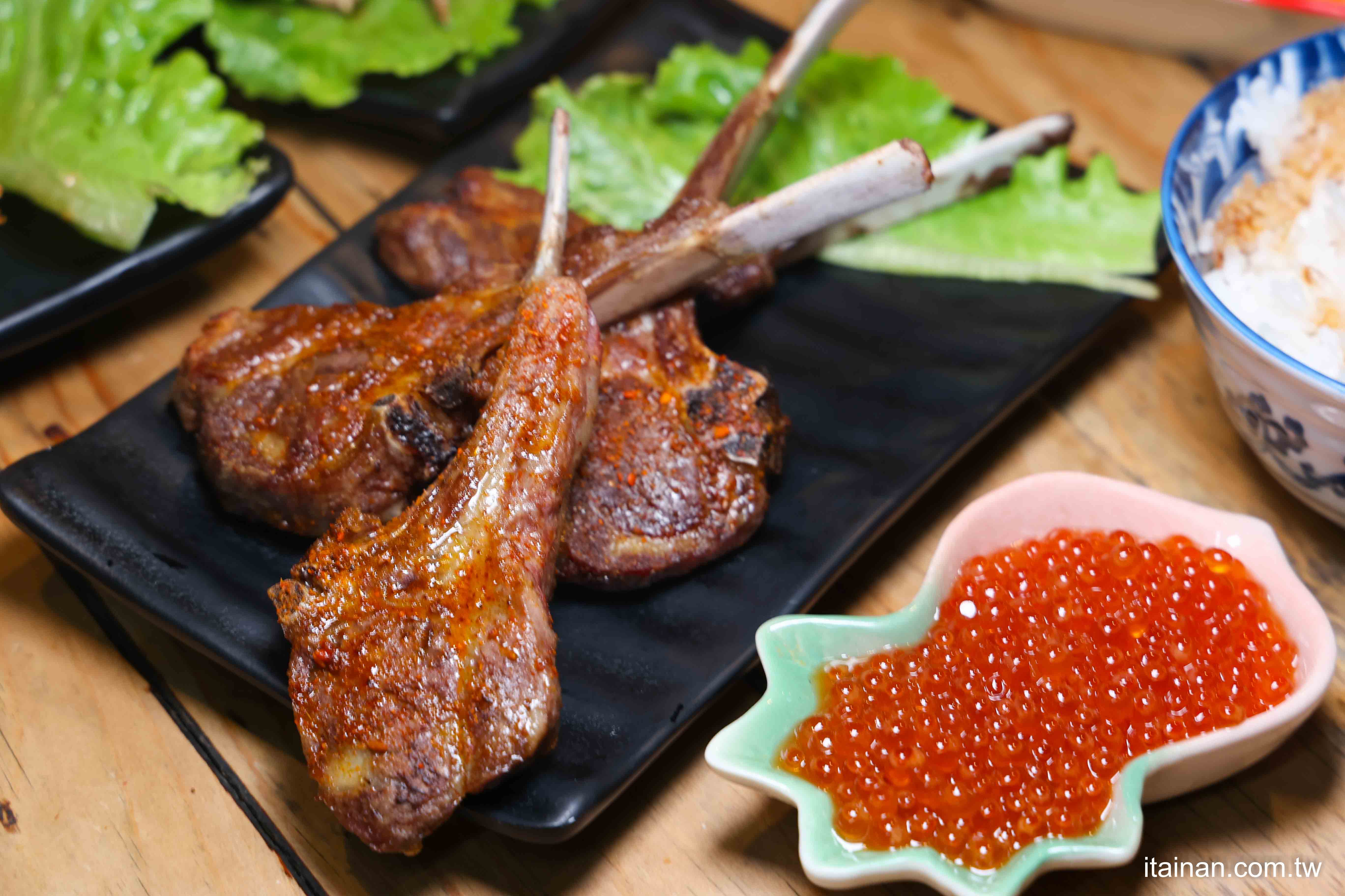 從『好拍』到『好吃』，重拾料理的節奏，讓每一道菜都值得被細細品嚐 ! 「府城騷烤家」台南熱炒串燒推薦｜台南宵夜