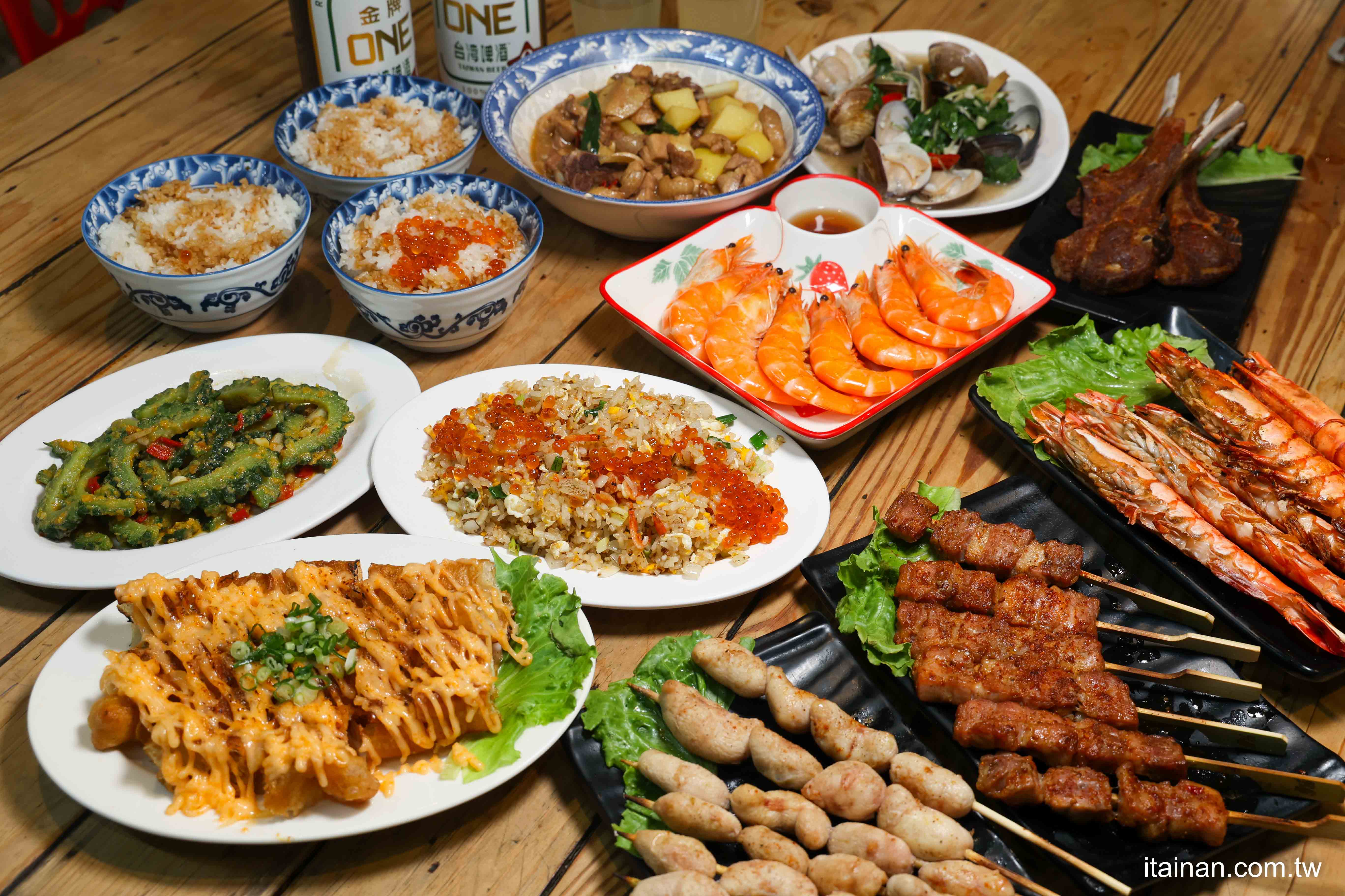 從『好拍』到『好吃』，重拾料理的節奏，讓每一道菜都值得被細細品嚐 ! 「府城騷烤家」台南熱炒串燒推薦｜台南宵夜