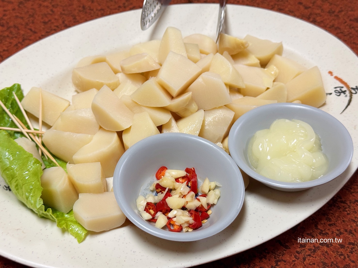 海產店竟藏超好吃炸雞翅!台南人的深夜食堂老饕帶路才知道，「尚海海產」海產粥、炸雞翅必點｜尚海活虫市