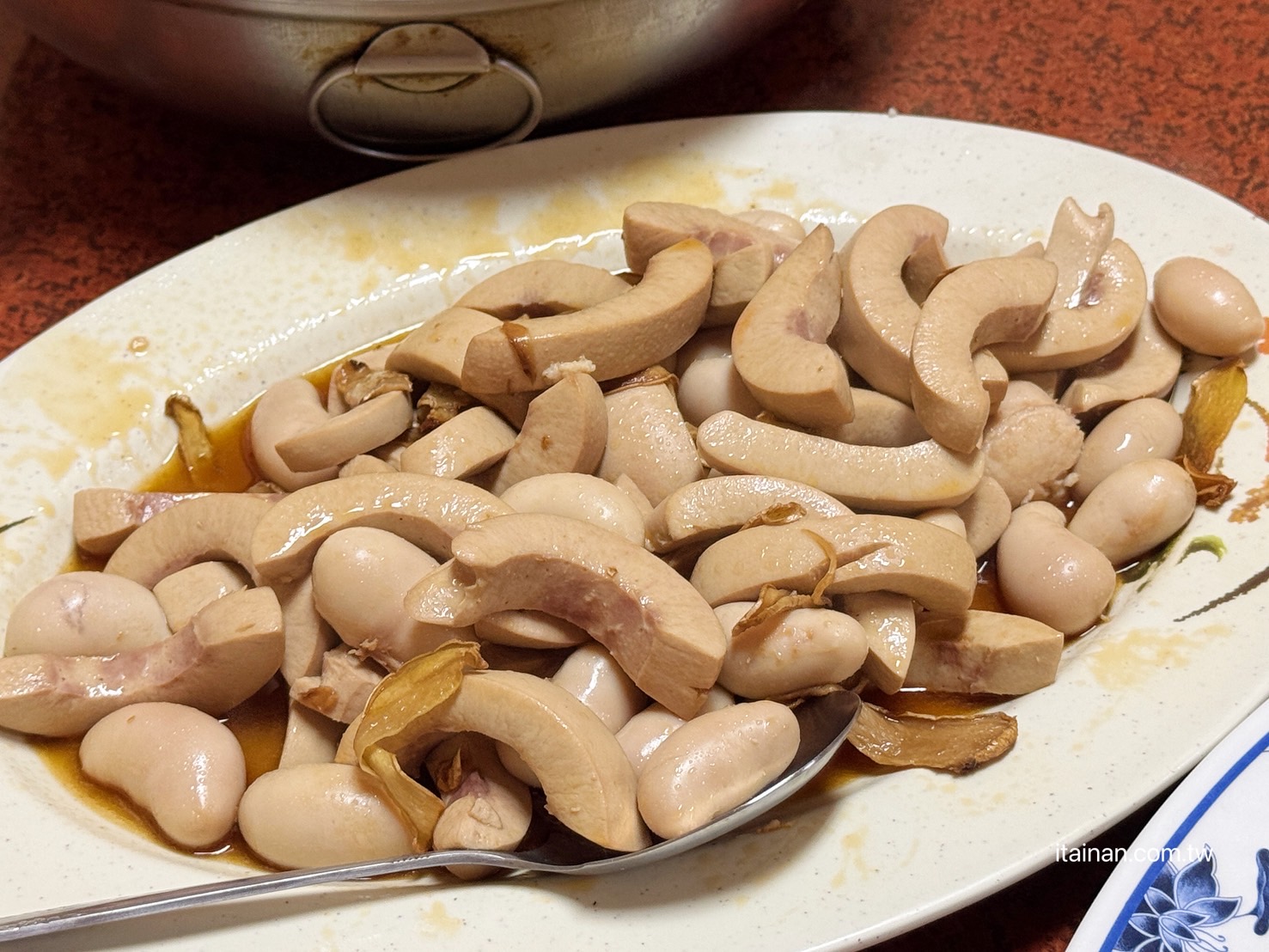 海產店竟藏超好吃炸雞翅!台南人的深夜食堂老饕帶路才知道，「尚海海產」海產粥、炸雞翅必點｜尚海活虫市