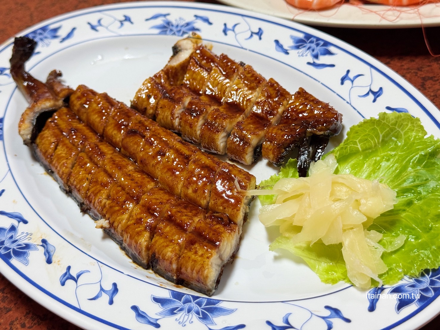 海產店竟藏超好吃炸雞翅!台南人的深夜食堂老饕帶路才知道，「尚海海產」海產粥、炸雞翅必點｜尚海活虫市