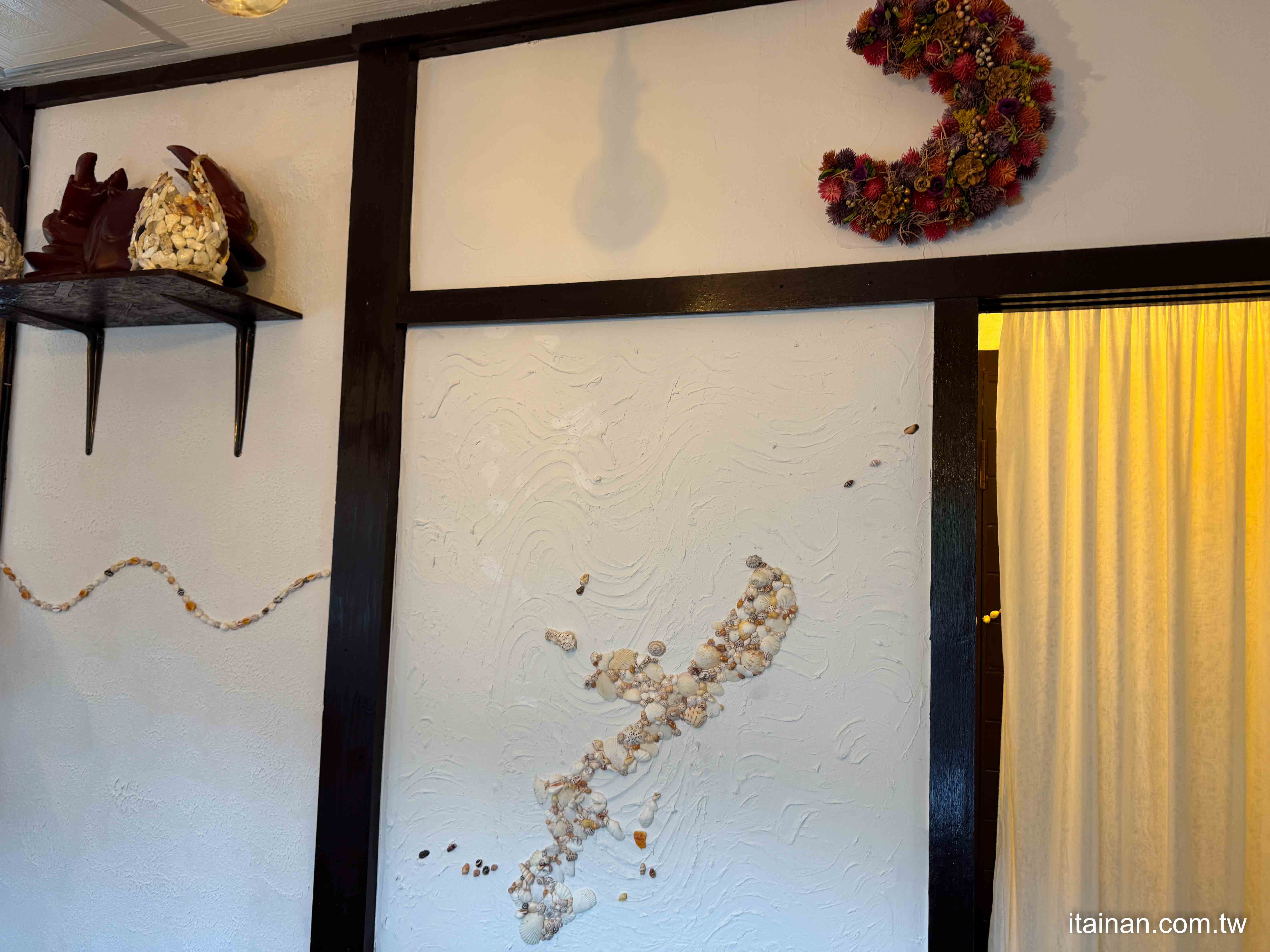 沖繩文青海風小店｜「美ら門扇」藏在巷弄裡的驚喜，獨特酒粕雞白湯拉麵的暖心美味