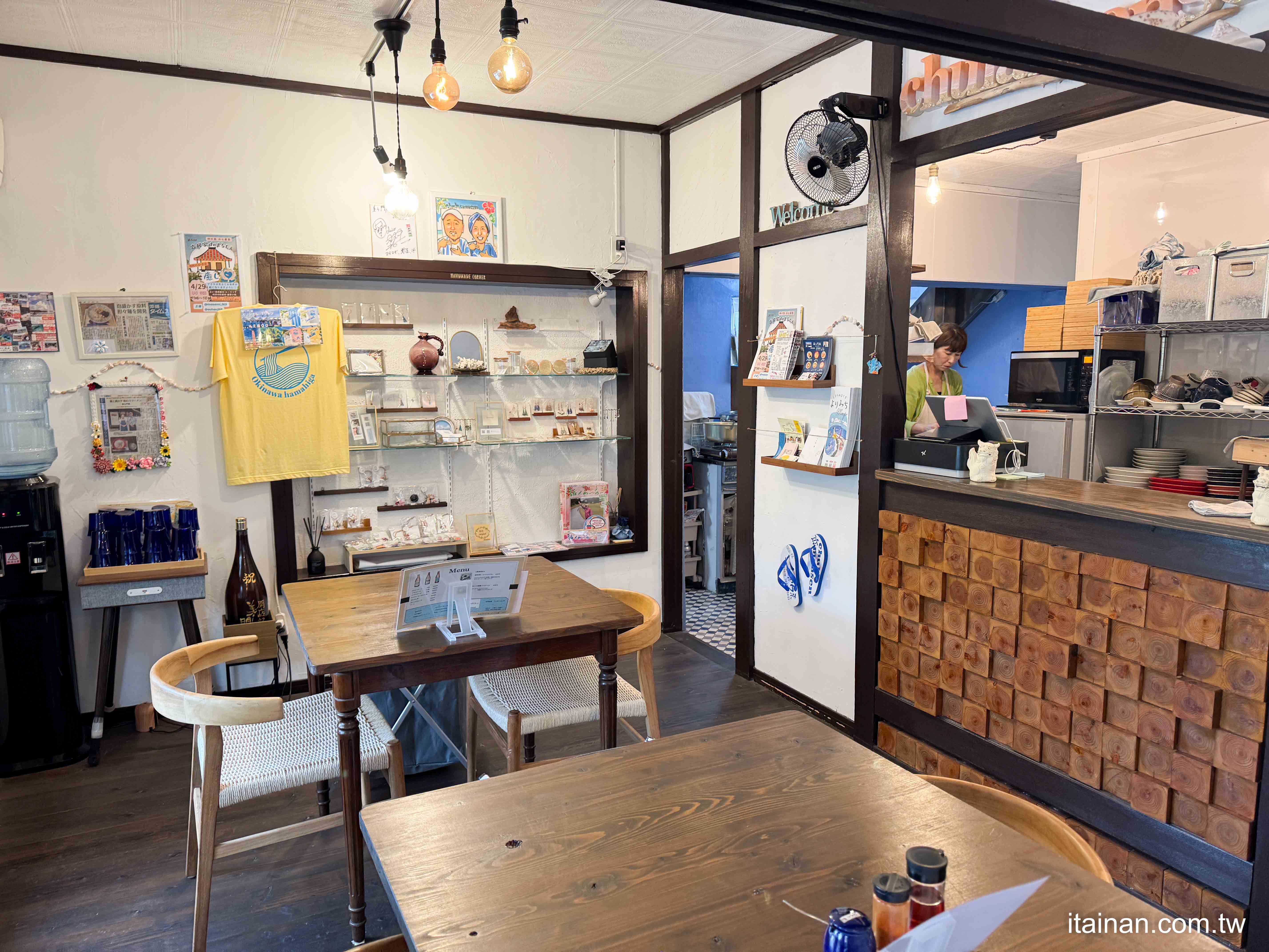 沖繩文青海風小店｜「美ら門扇」藏在巷弄裡的驚喜，獨特酒粕雞白湯拉麵的暖心美味