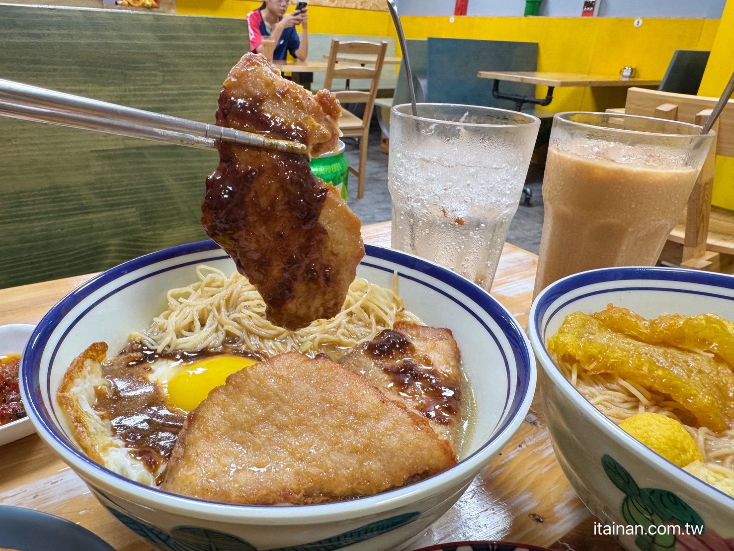 【台南食記】港式靈魂注入台南日常，車仔麵與絲襪奶茶讓人一秒回香港！香港人開的「港味 Classic Taste」