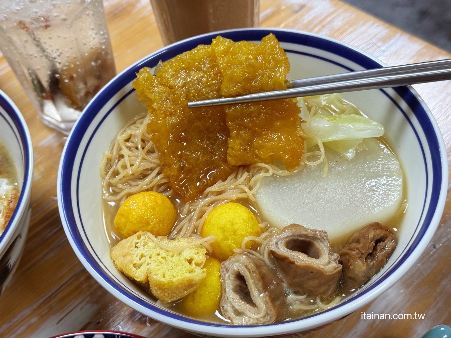 【台南食記】港式靈魂注入台南日常，車仔麵與絲襪奶茶讓人一秒回香港！香港人開的「港味 Classic Taste」