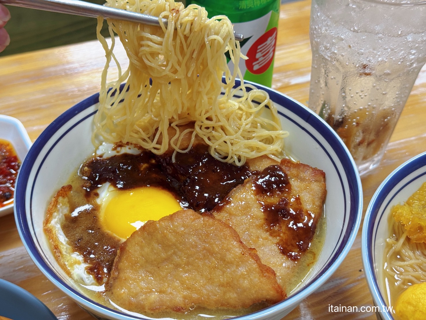 【台南食記】港式靈魂注入台南日常，車仔麵與絲襪奶茶讓人一秒回香港！香港人開的「港味 Classic Taste」