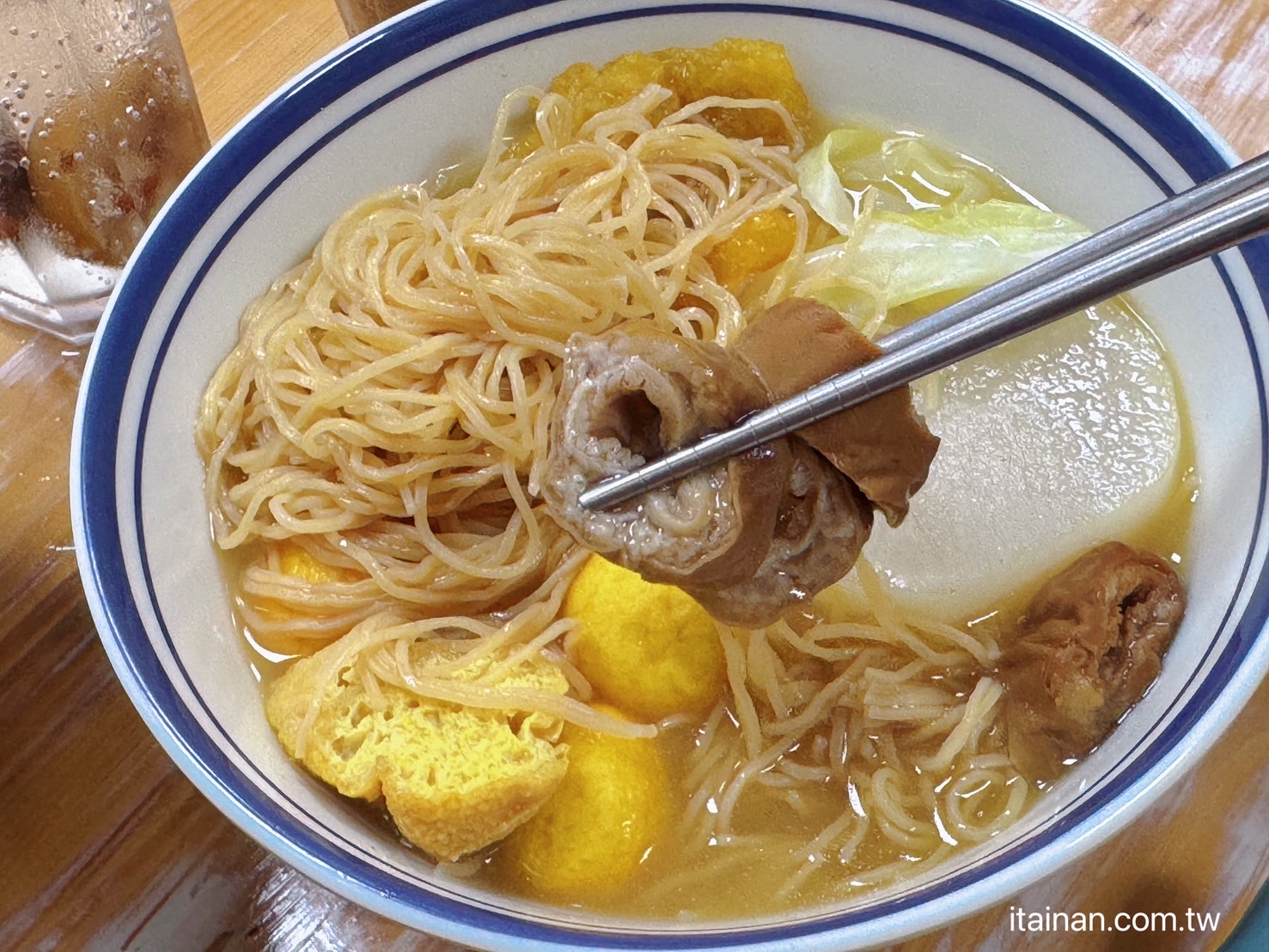 【台南食記】港式靈魂注入台南日常，車仔麵與絲襪奶茶讓人一秒回香港！香港人開的「港味 Classic Taste」