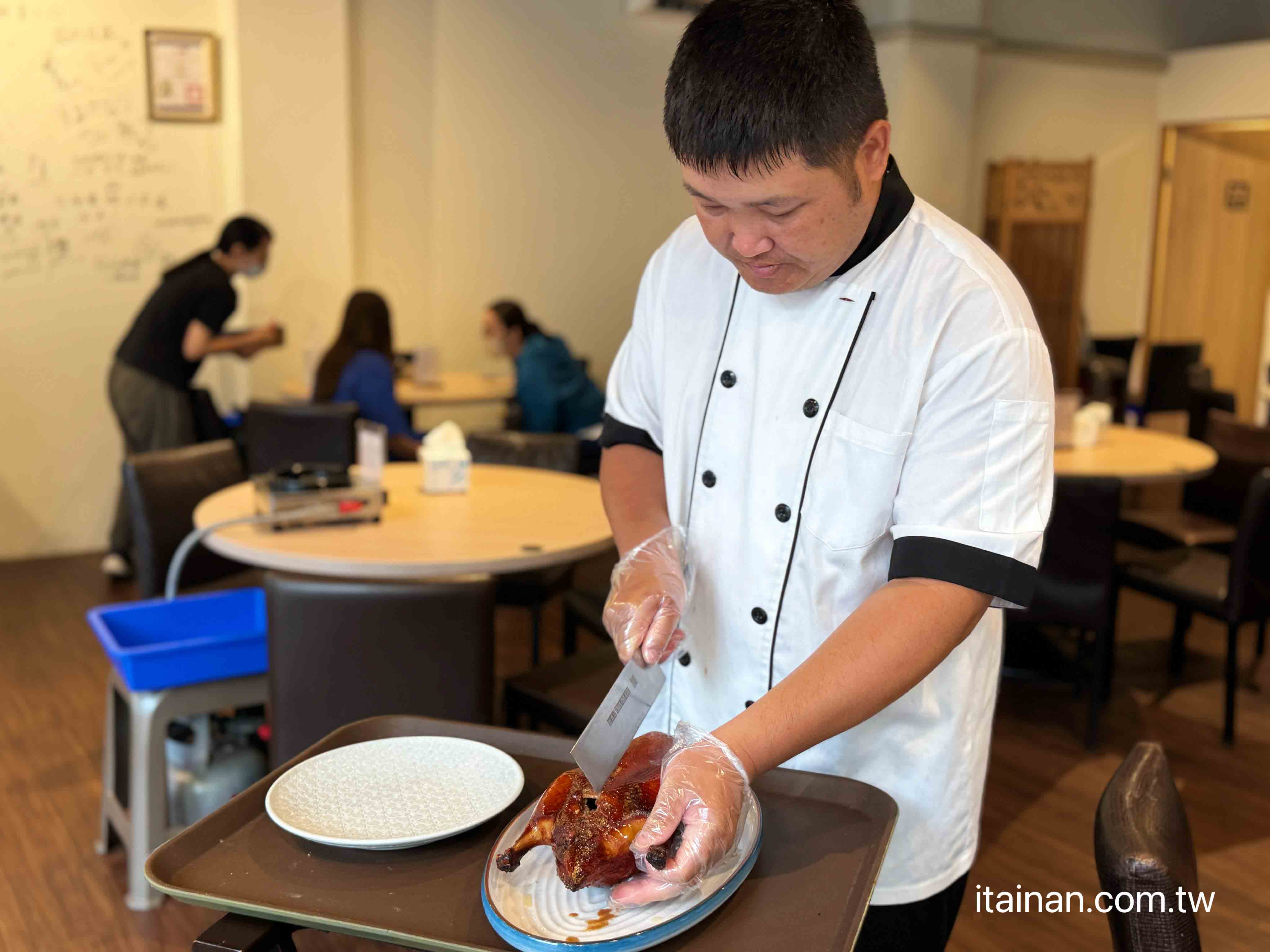 銀牌主廚的手路菜，台南「福來小棧」一鍋西瓜綿烤鴨鍋喝出古早味情懷!台南烤鴨推薦｜一鴨三吃
