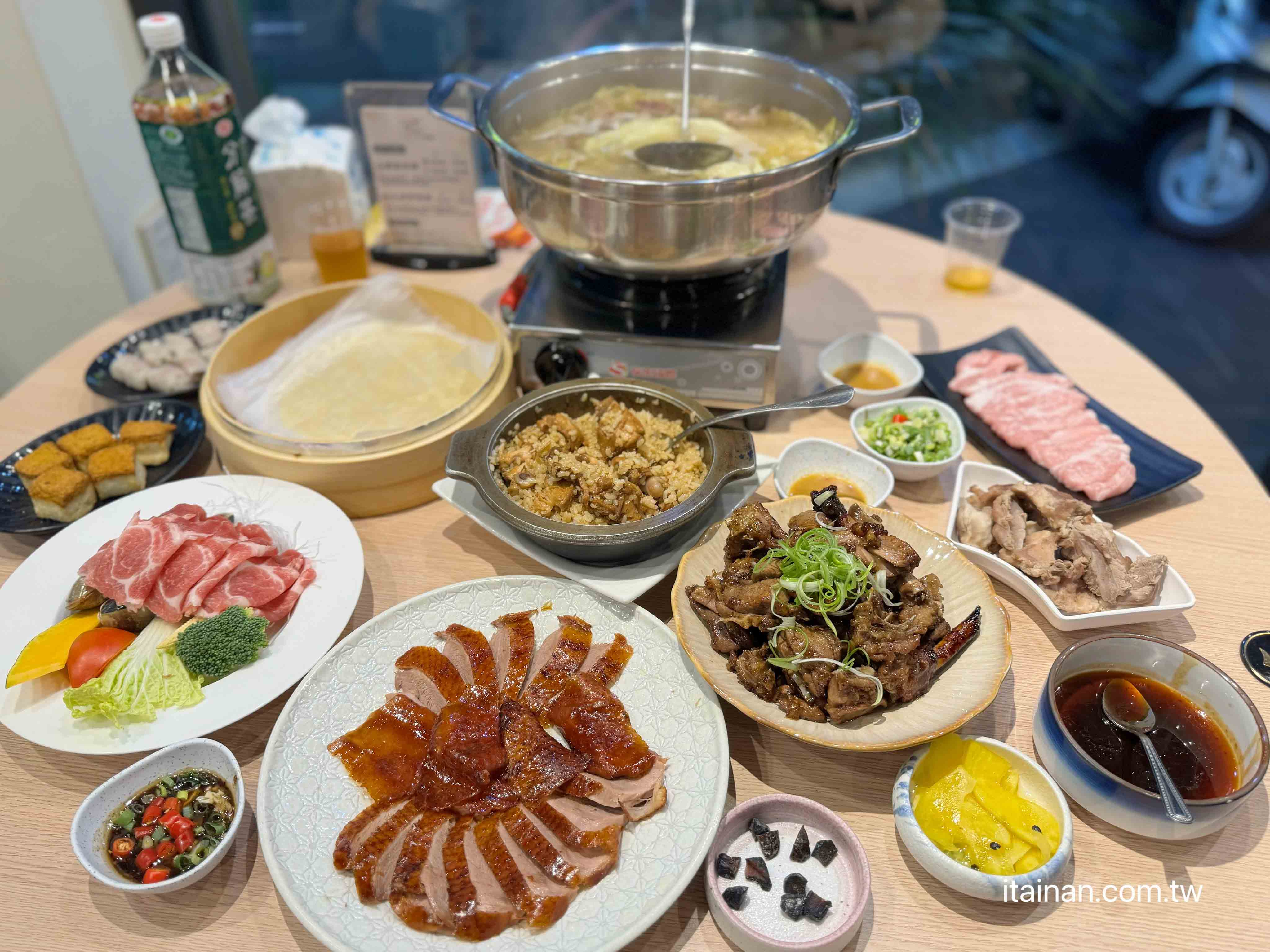 銀牌主廚的手路菜，台南「福來小棧」一鍋西瓜綿烤鴨鍋喝出古早味情懷!台南烤鴨推薦｜一鴨三吃