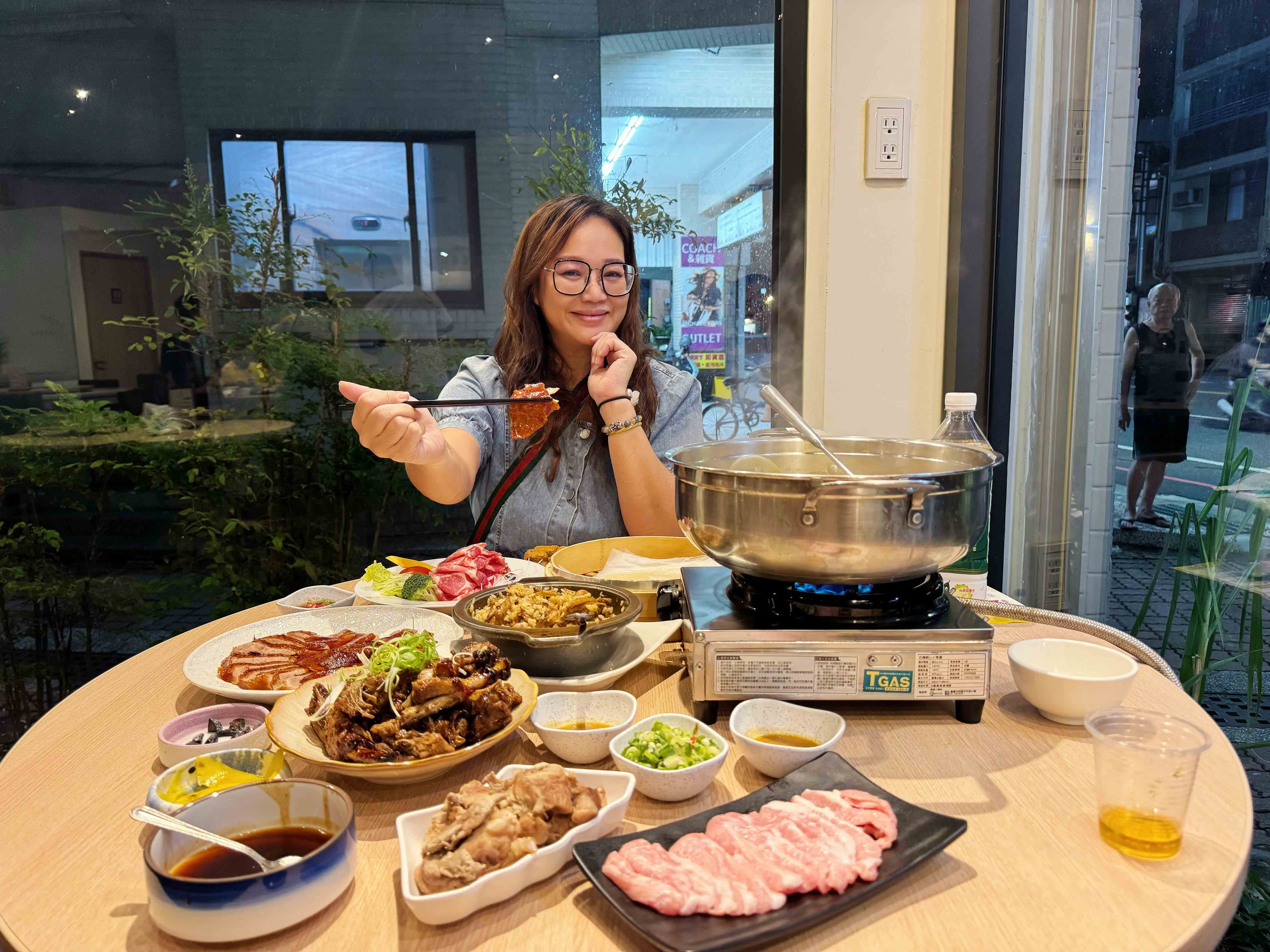 銀牌主廚的手路菜，台南「福來小棧」一鍋西瓜綿烤鴨鍋喝出古早味情懷!台南烤鴨推薦｜一鴨三吃