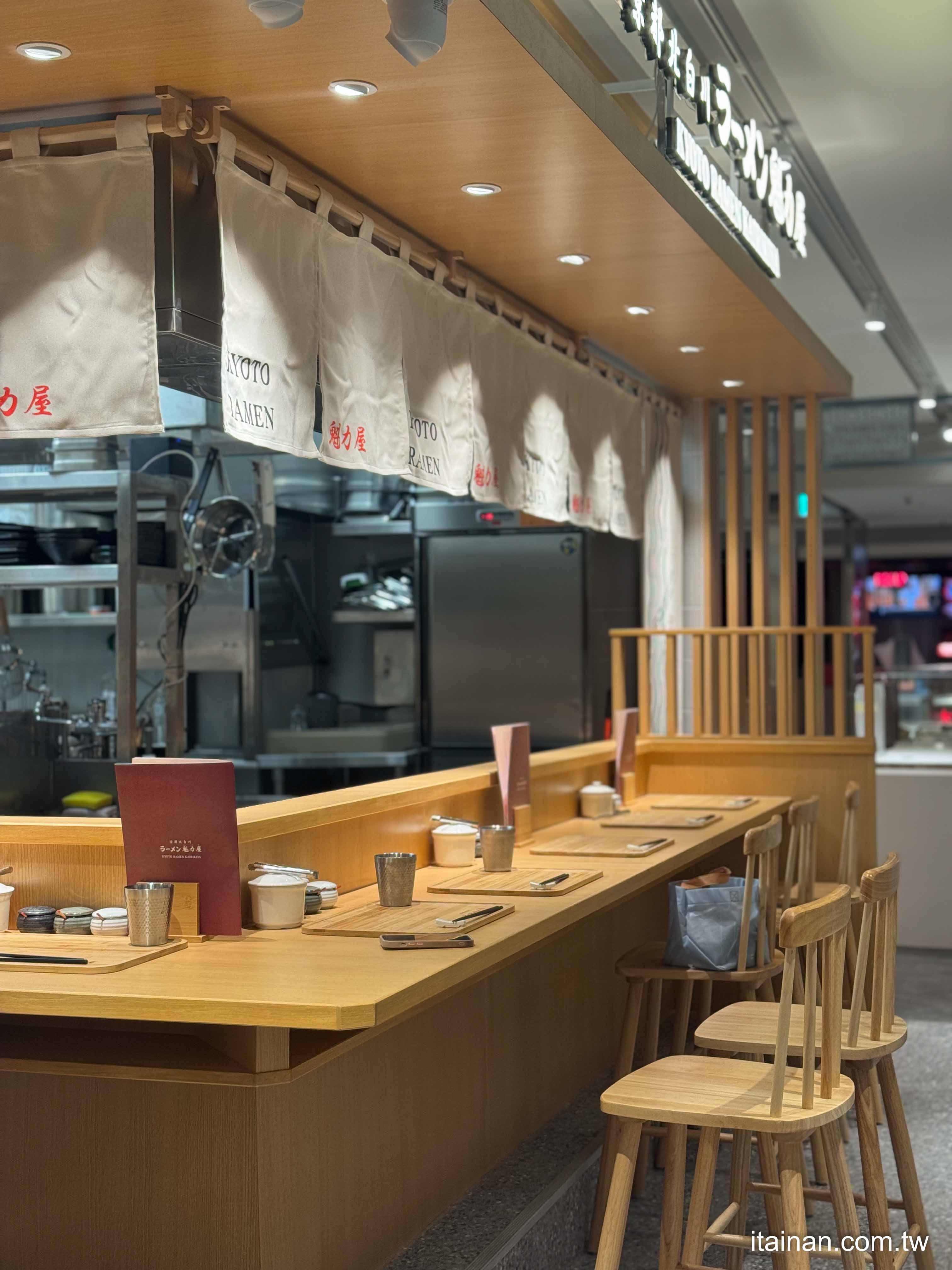 台南拉麵控必收！日本京都名店「魁力屋」來了，台灣限定湯頭大公開 ｜新光三越小北門店美食
