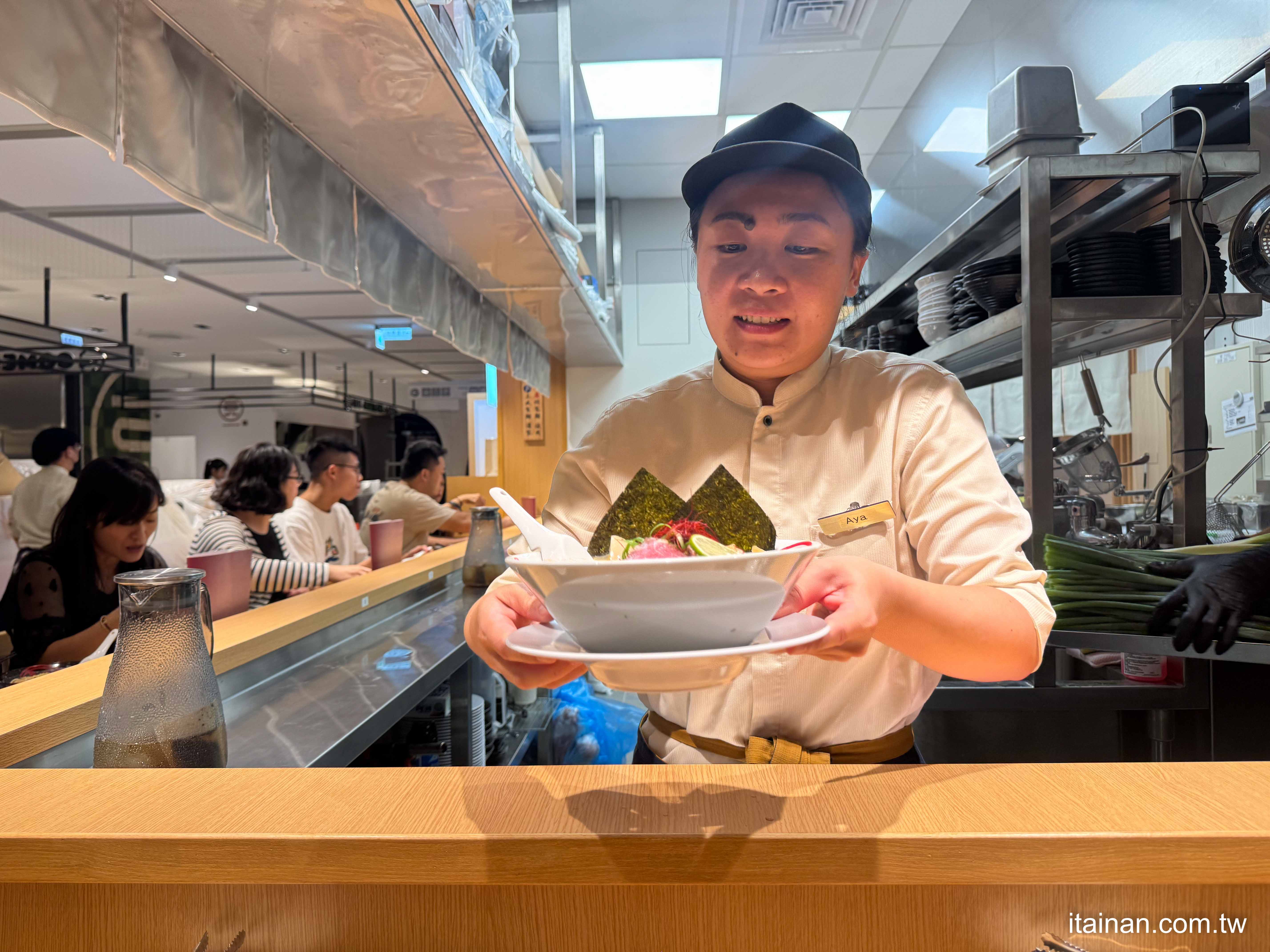 台南拉麵控必收！日本京都名店「魁力屋」來了，台灣限定湯頭大公開 ｜新光三越小北門店美食