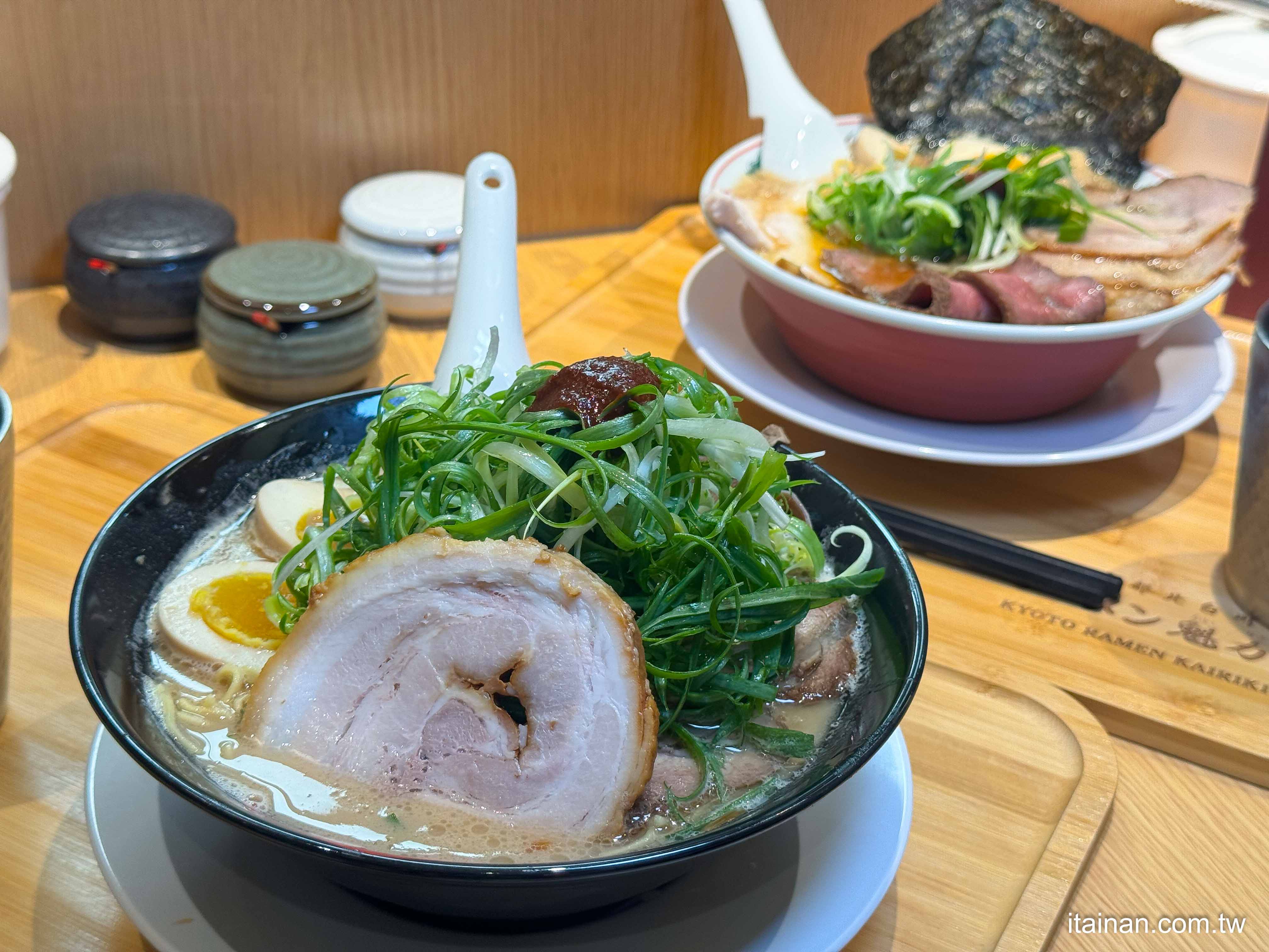 台南拉麵控必收！日本京都名店「魁力屋」來了，台灣限定湯頭大公開 ｜新光三越小北門店美食