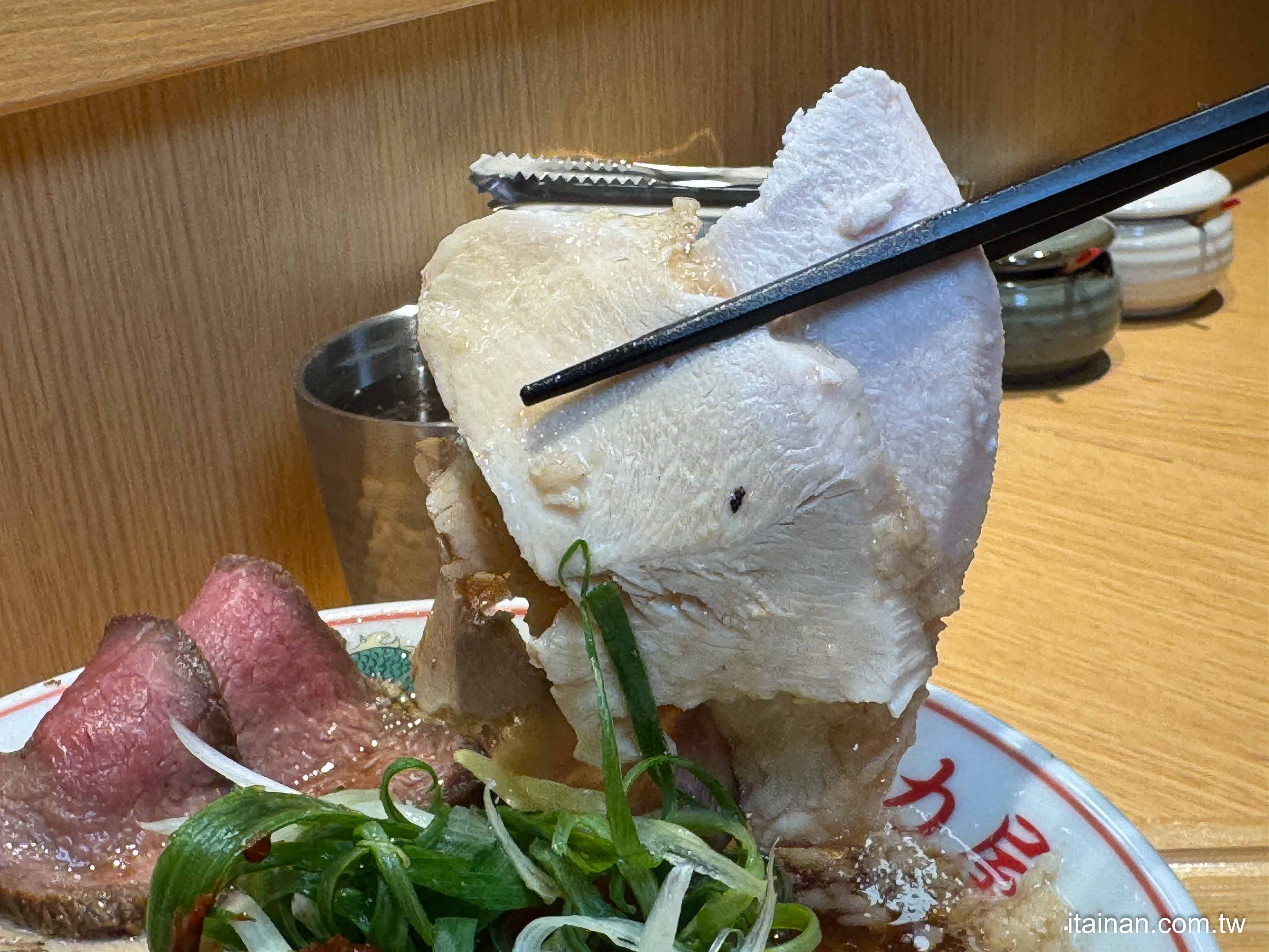 台南拉麵控必收！日本京都名店「魁力屋」來了，台灣限定湯頭大公開 ｜新光三越小北門店美食