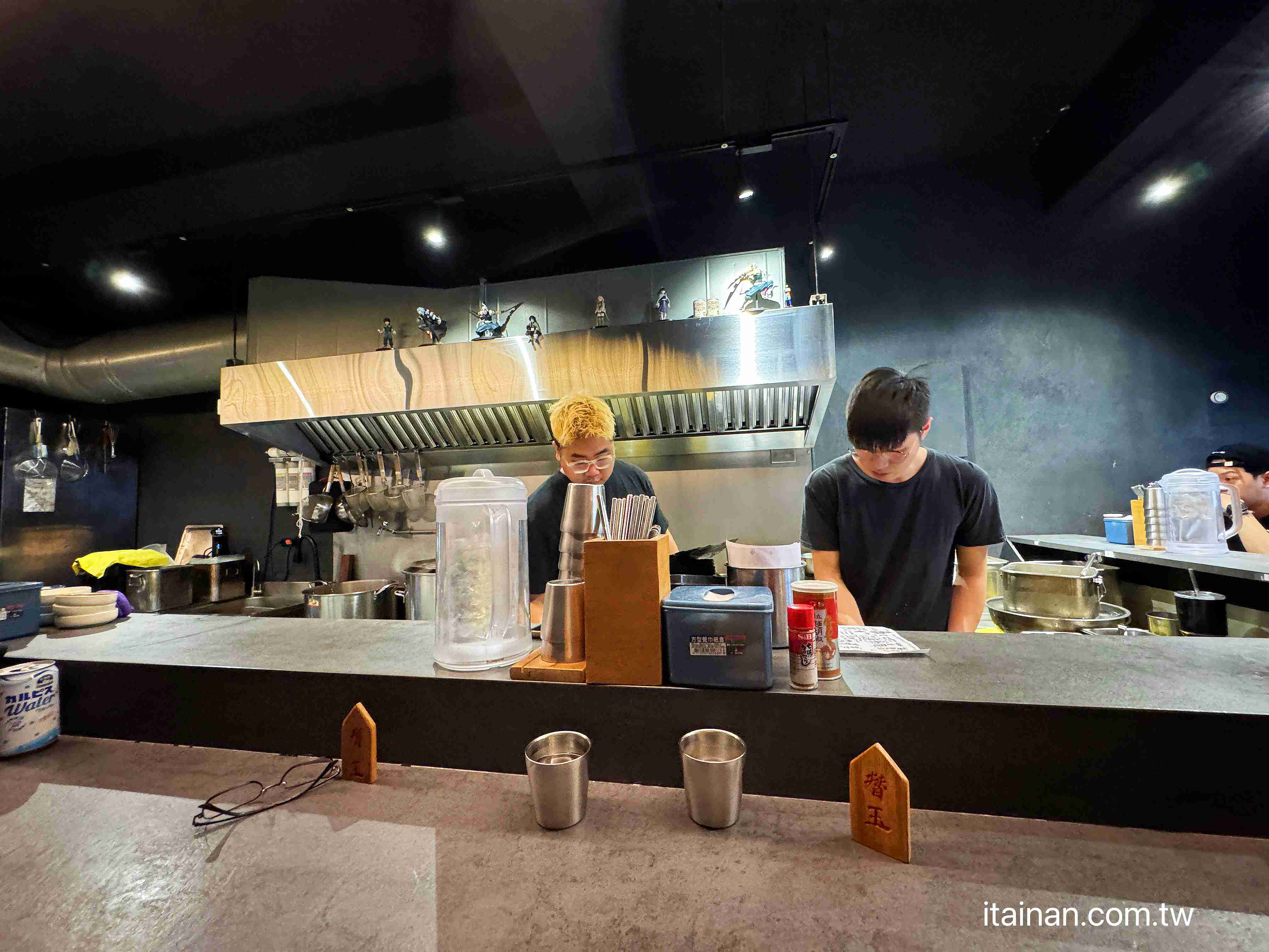 【台南東區美食】拉麵濃厚好吃，但煎餃才是最大驚喜「漣戶拉麵」