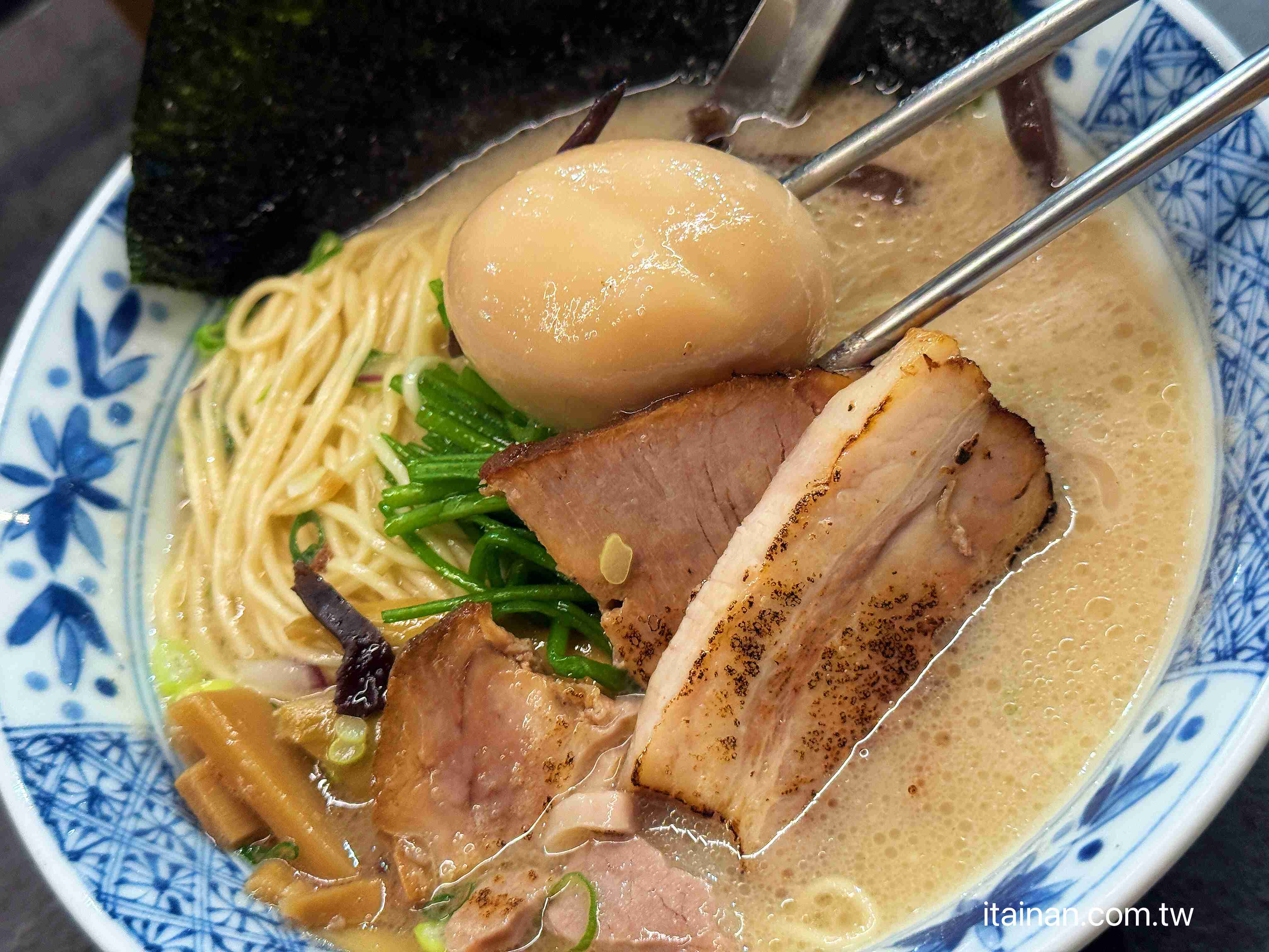 【台南東區美食】拉麵濃厚好吃，但煎餃才是最大驚喜「漣戶拉麵」