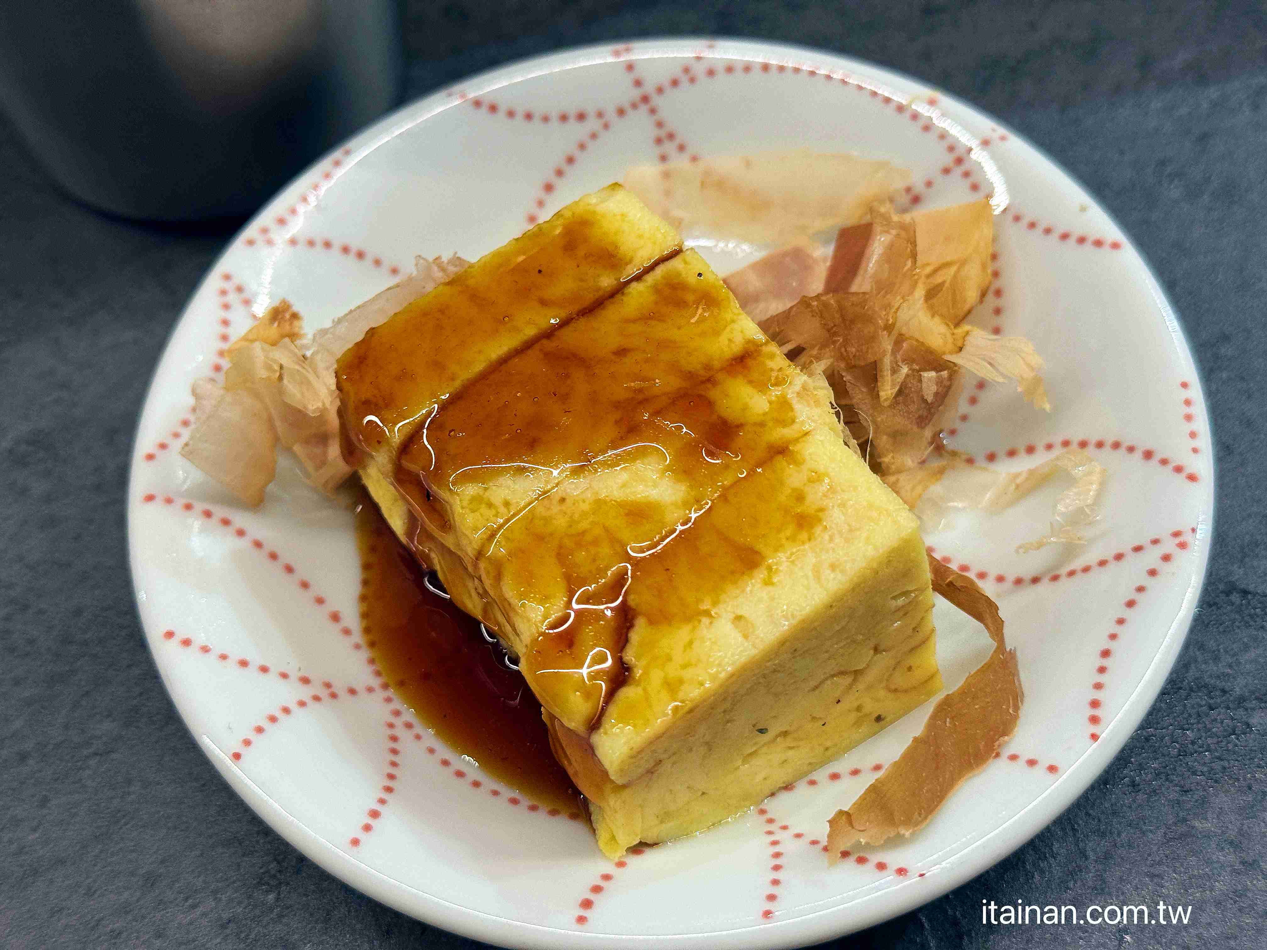 【台南東區美食】拉麵濃厚好吃，但煎餃才是最大驚喜「漣戶拉麵」