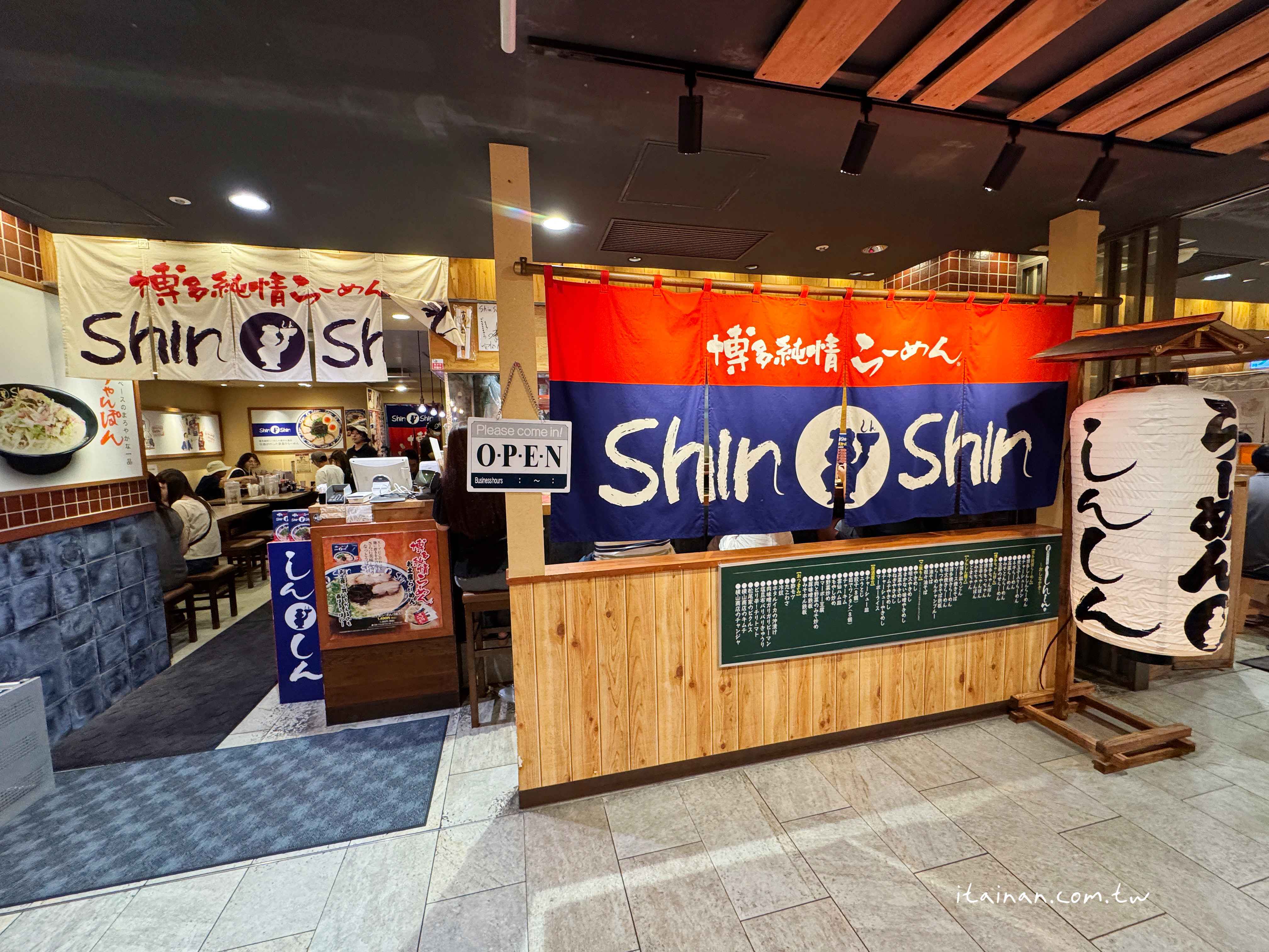 【福岡美食】福岡天神必吃~屋台起家的博多人氣名店，濃郁卻清爽的純情湯頭「ShinShin 拉麵 PARCO 分店」