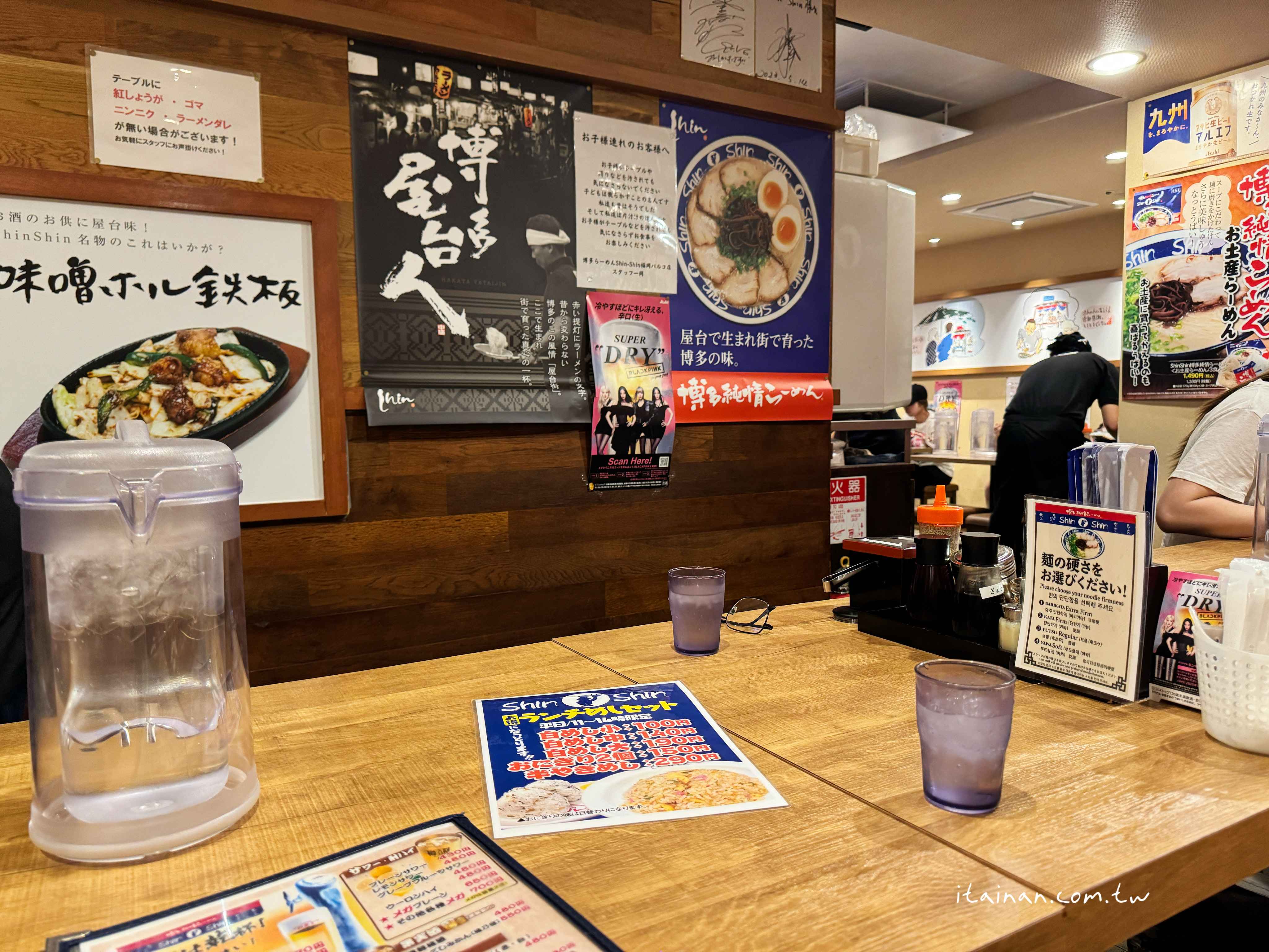 【福岡美食】福岡天神必吃~屋台起家的博多人氣名店，濃郁卻清爽的純情湯頭「ShinShin 拉麵 PARCO 分店」