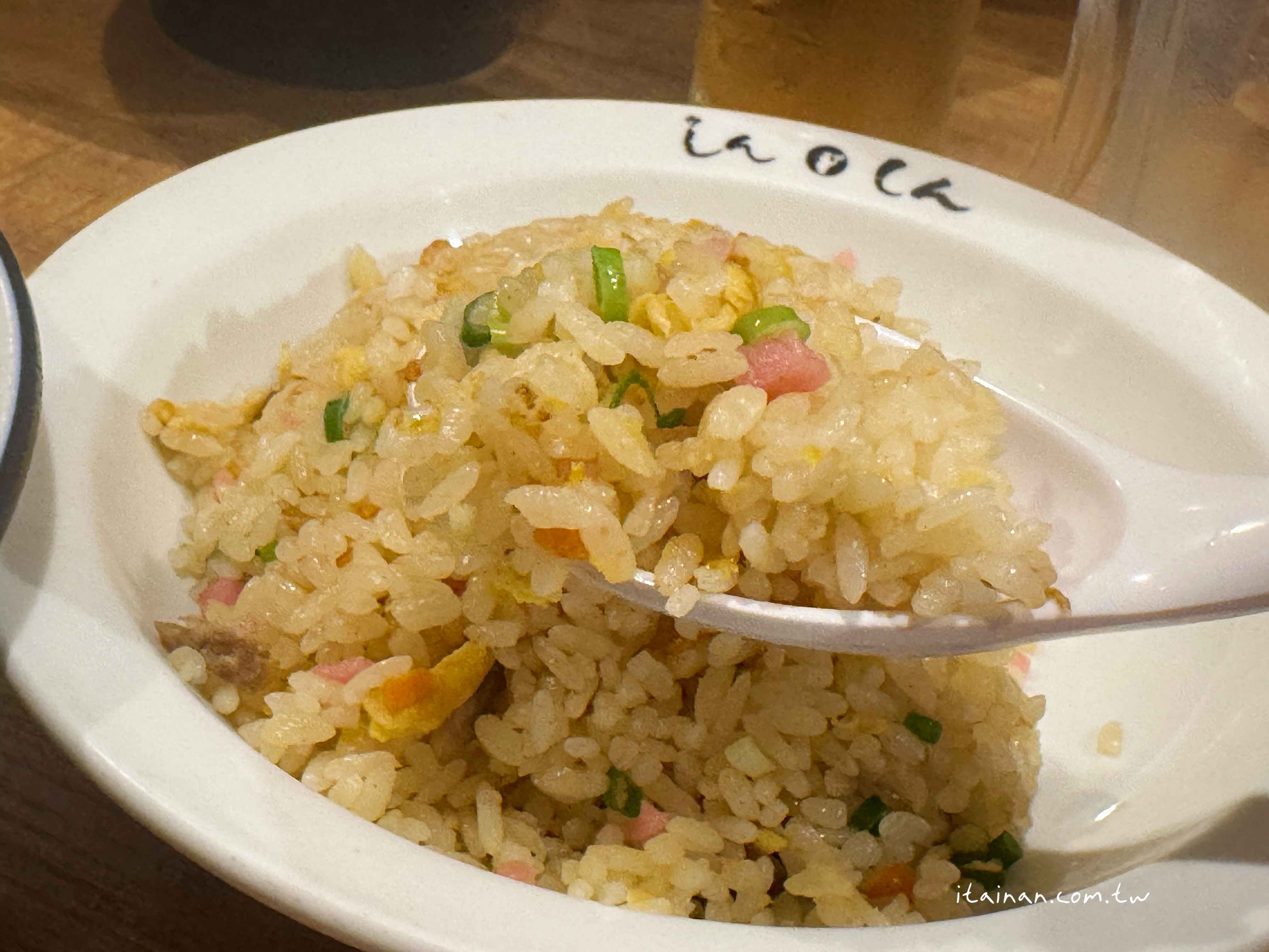 【福岡美食】福岡天神必吃~屋台起家的博多人氣名店，濃郁卻清爽的純情湯頭「ShinShin 拉麵 PARCO 分店」