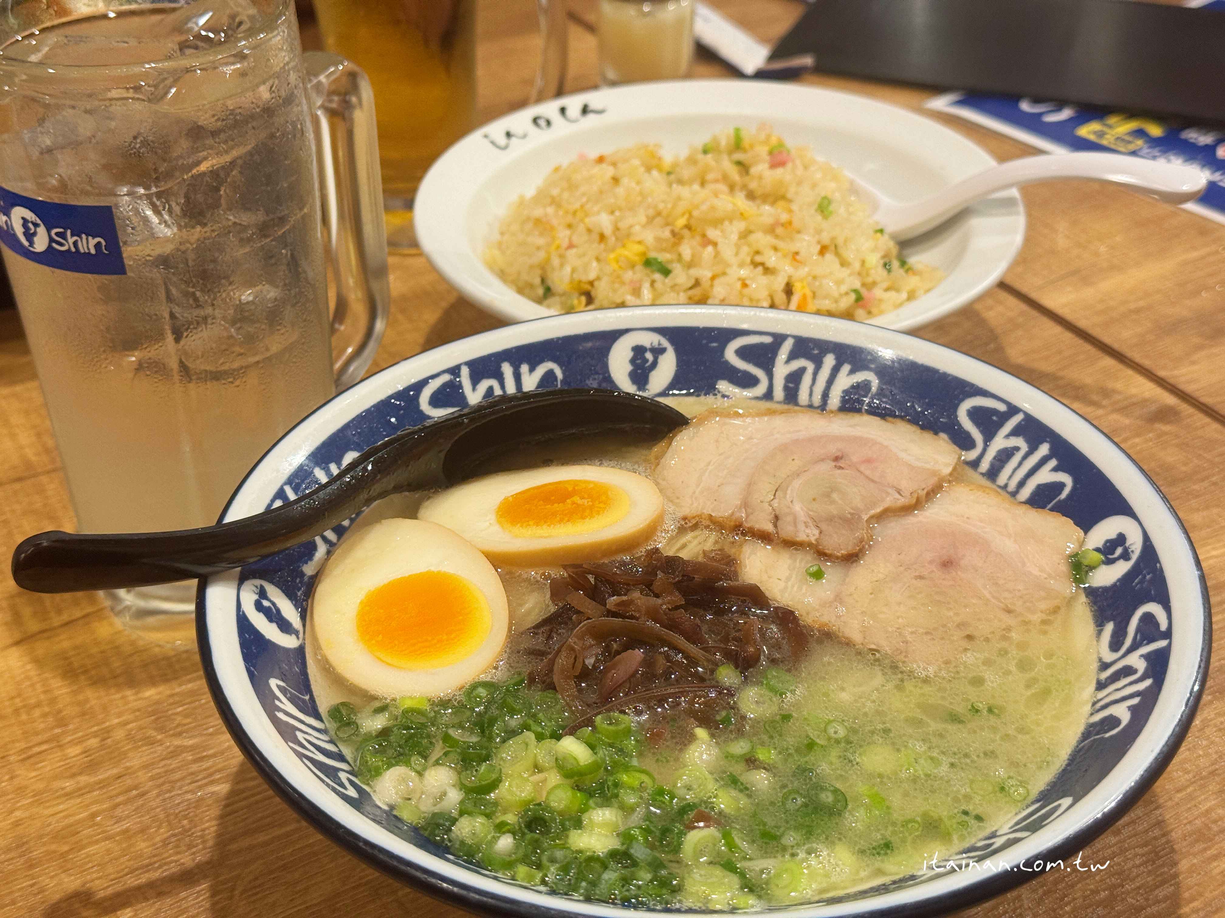 【福岡美食】福岡天神必吃~屋台起家的博多人氣名店，濃郁卻清爽的純情湯頭「ShinShin 拉麵 PARCO 分店」